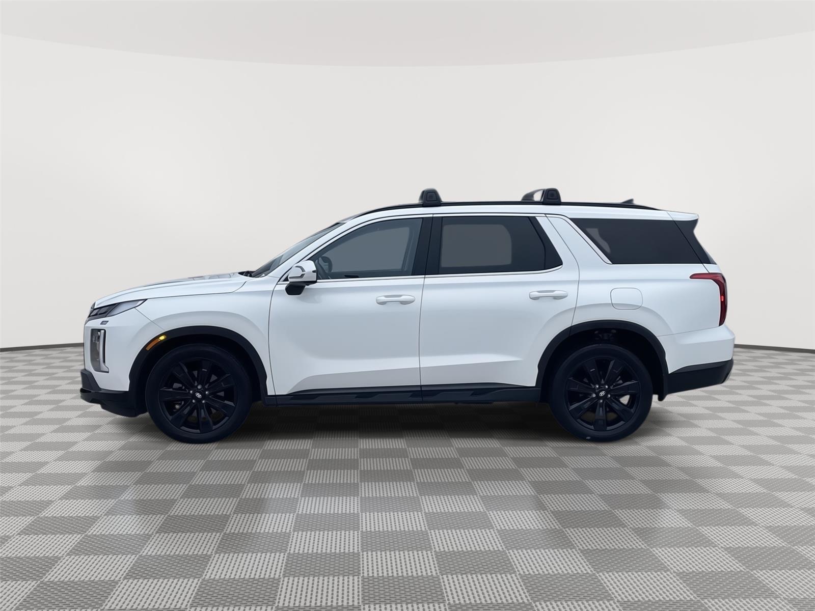 Vehicle photo 2