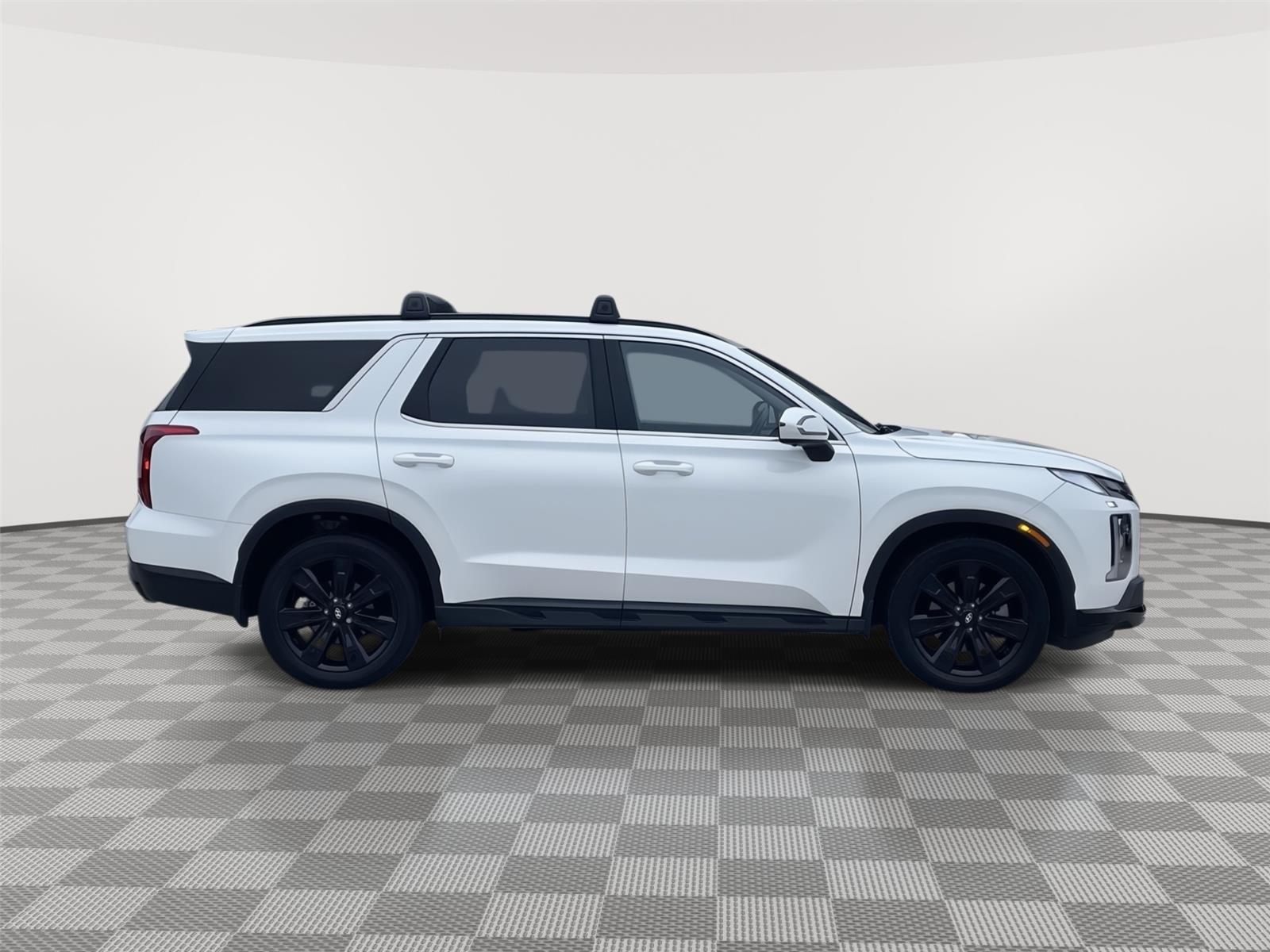 Vehicle photo 6