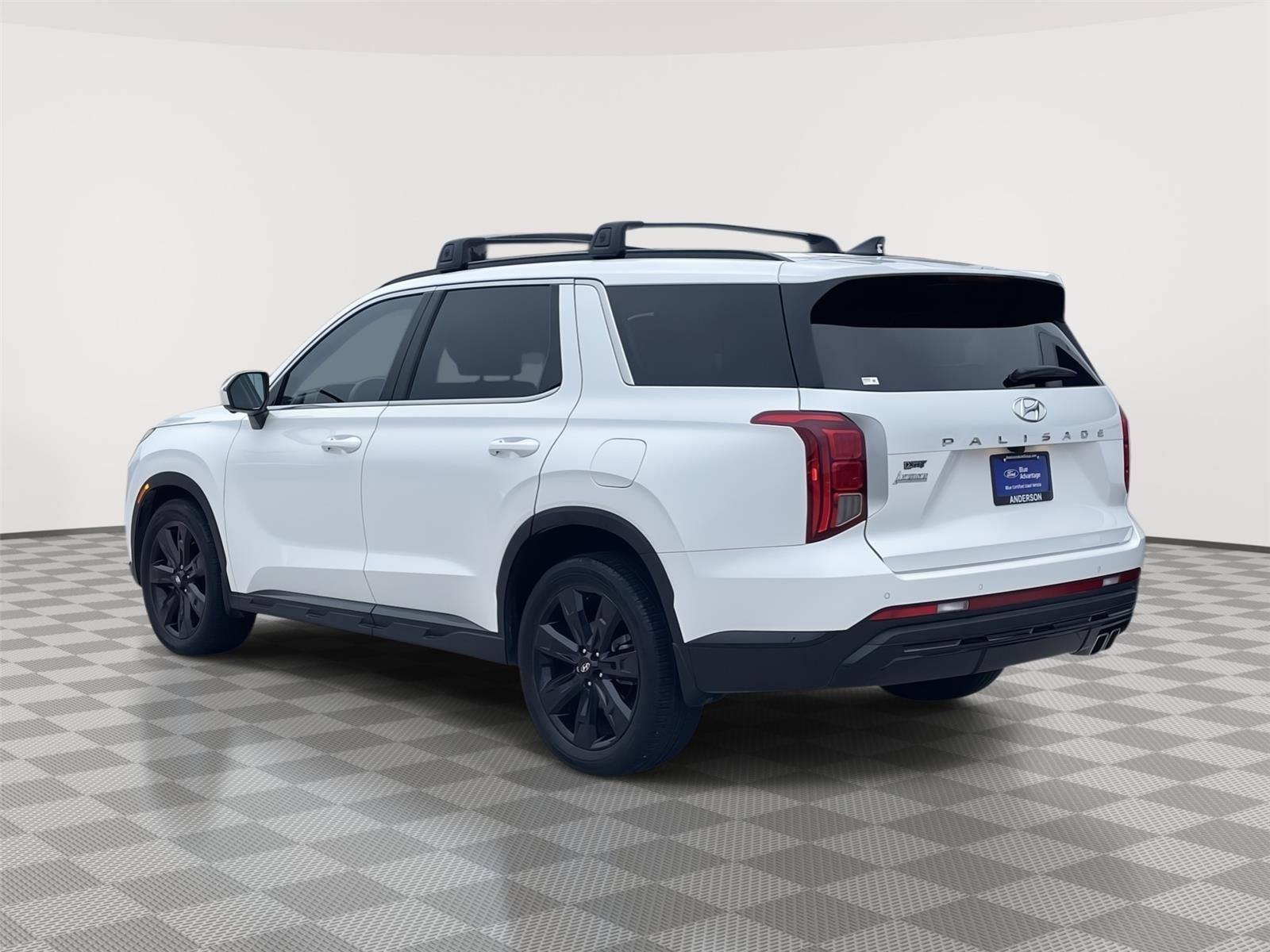 Vehicle photo 9