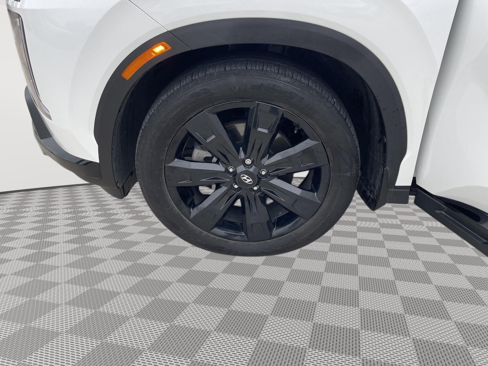 Vehicle photo 10