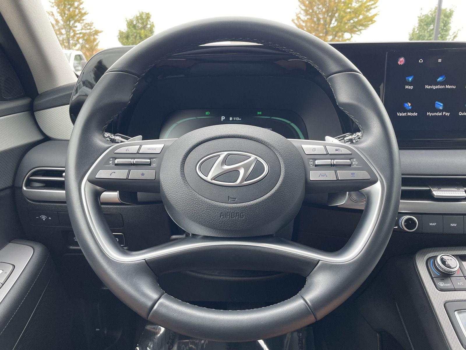 Vehicle photo 12