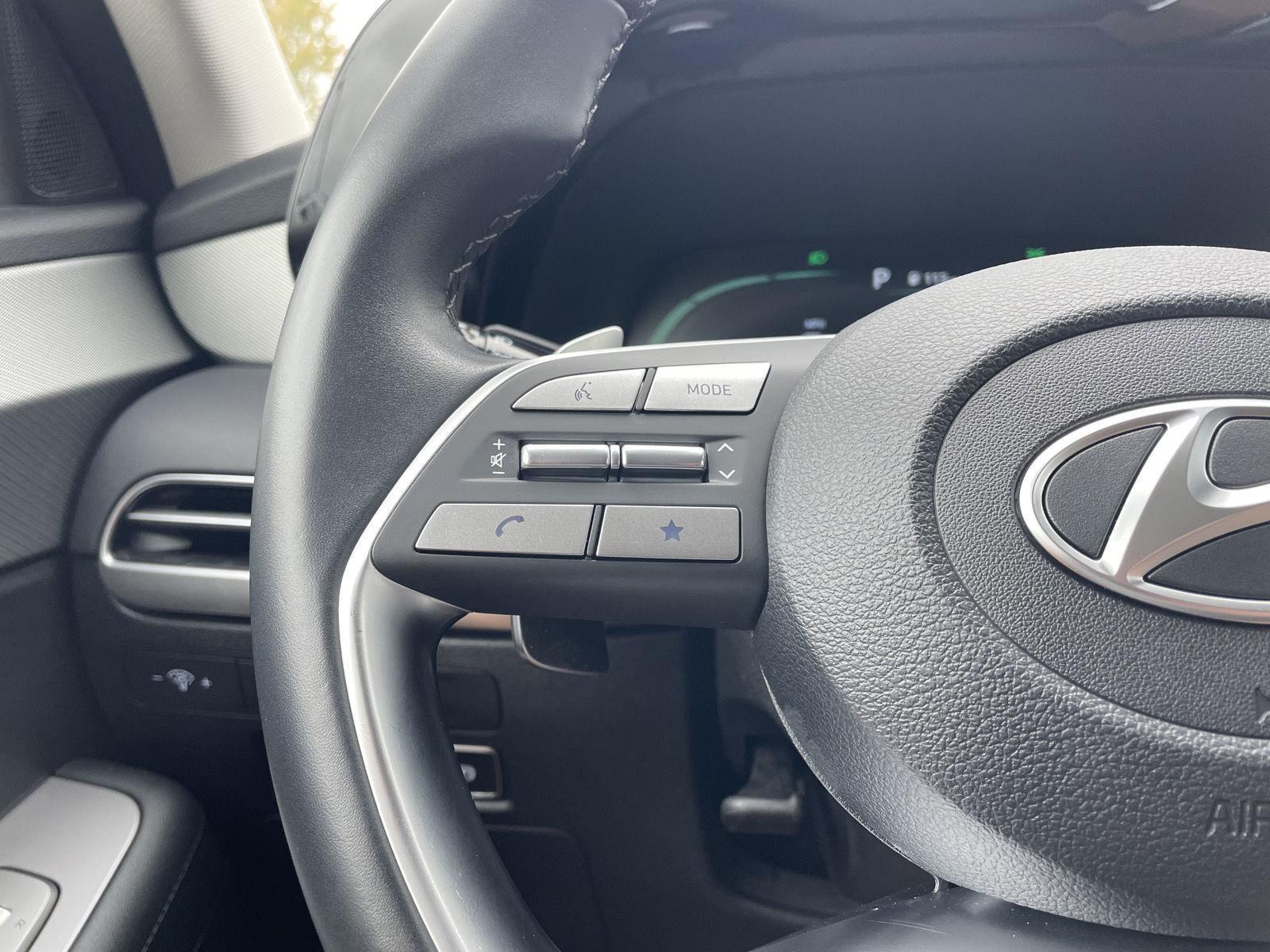 Vehicle photo 13
