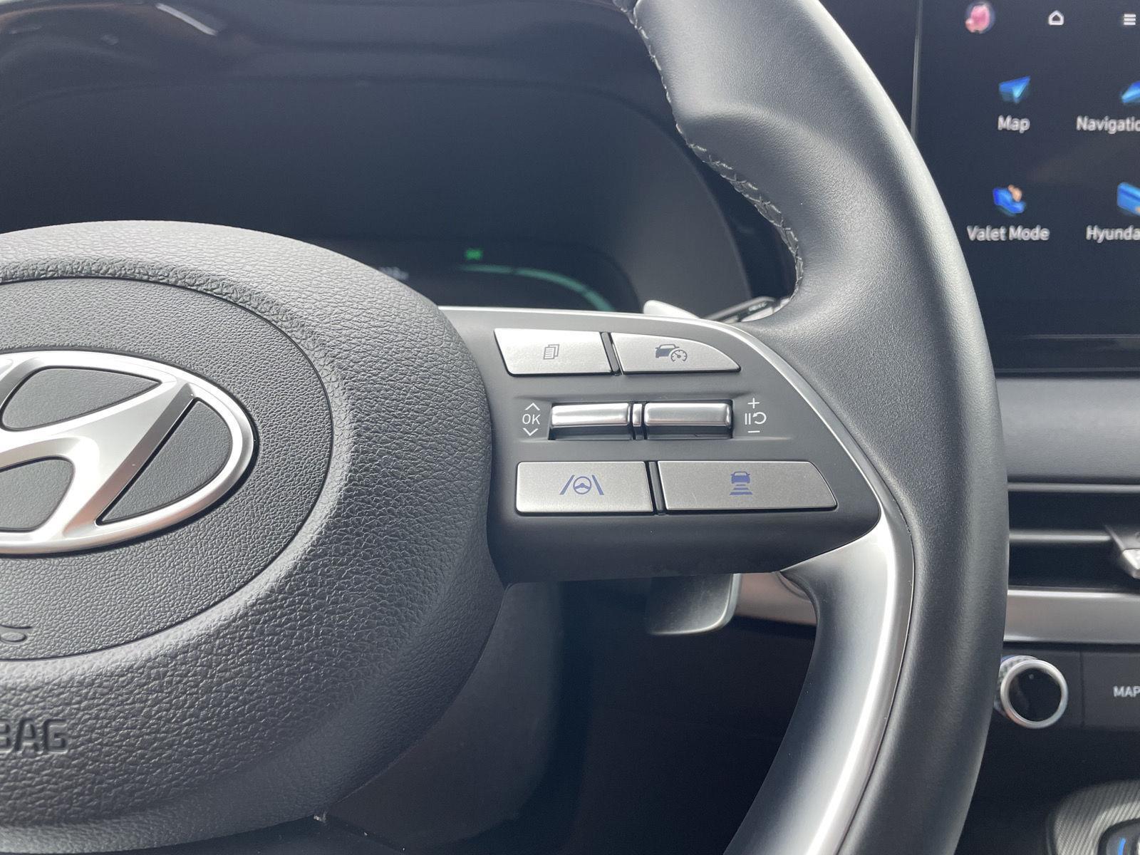 Vehicle photo 14