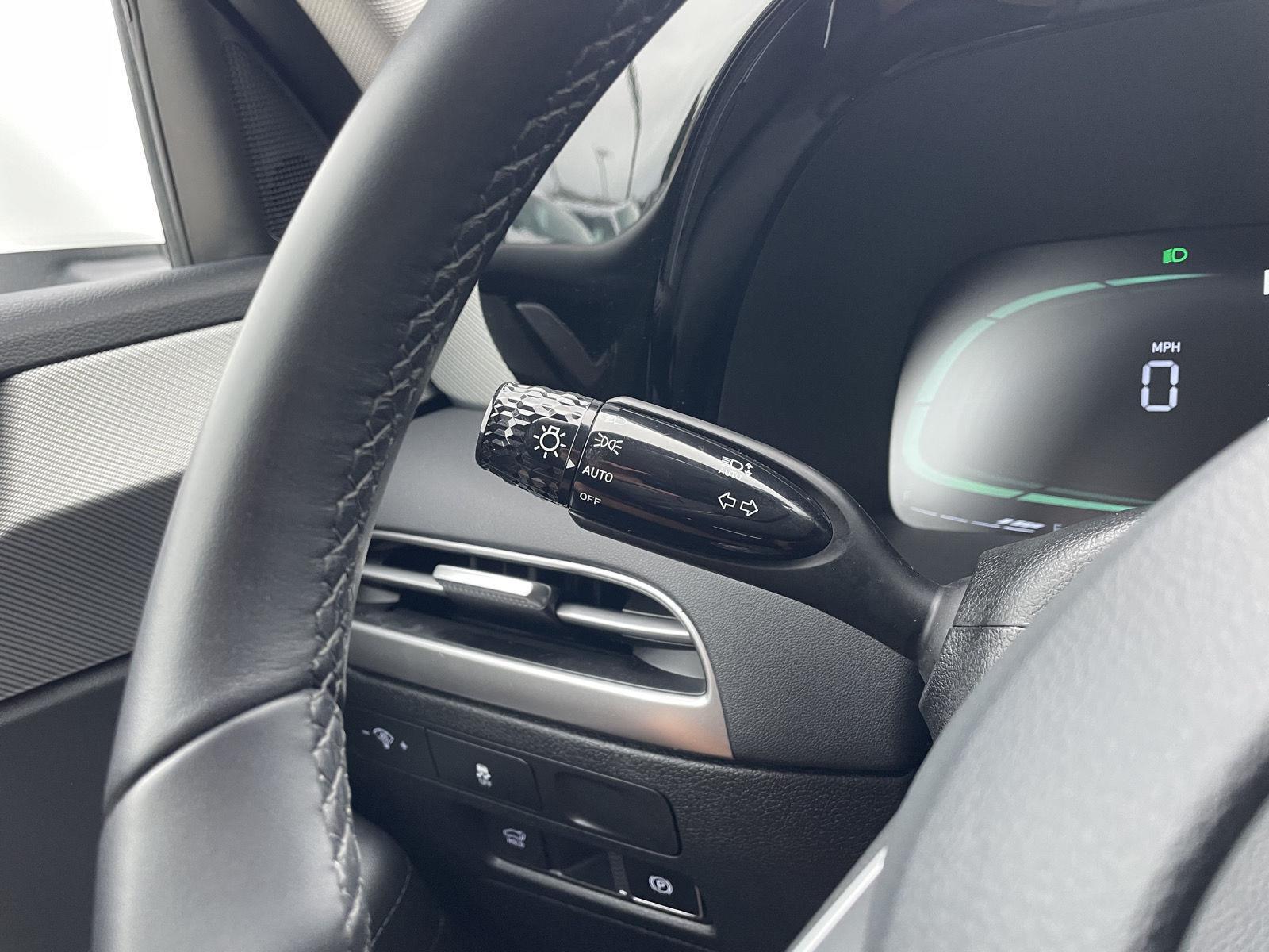 Vehicle photo 16