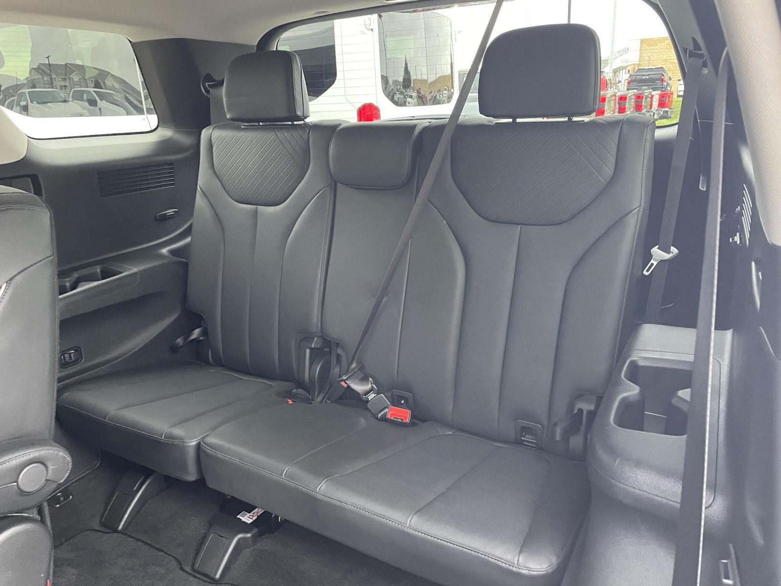 Vehicle photo 21
