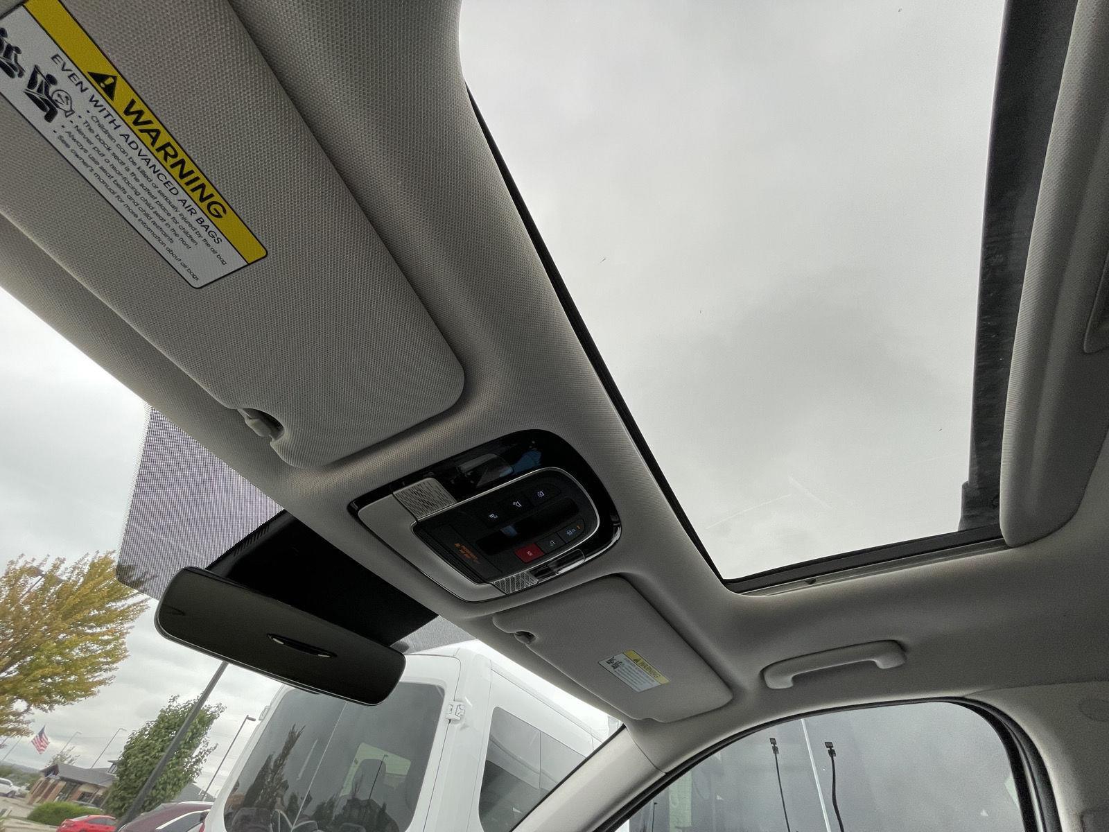 Vehicle photo 22