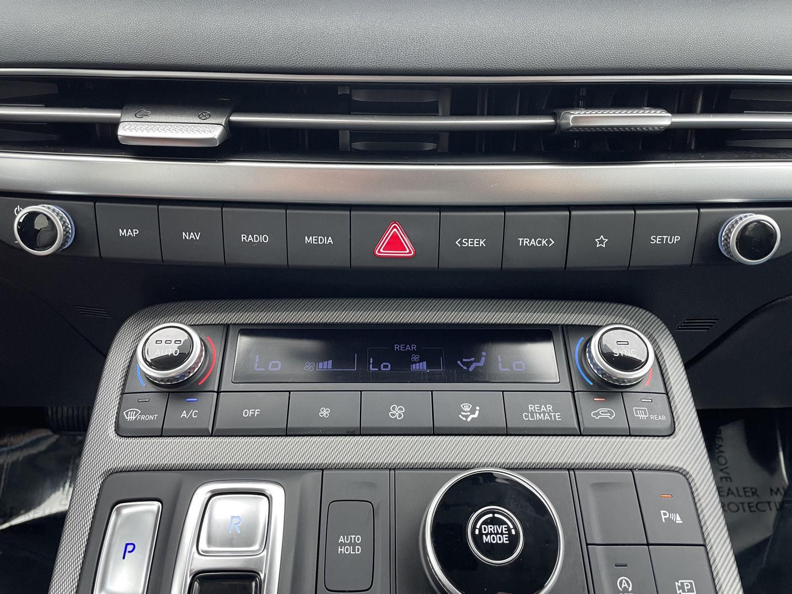 Vehicle photo 28