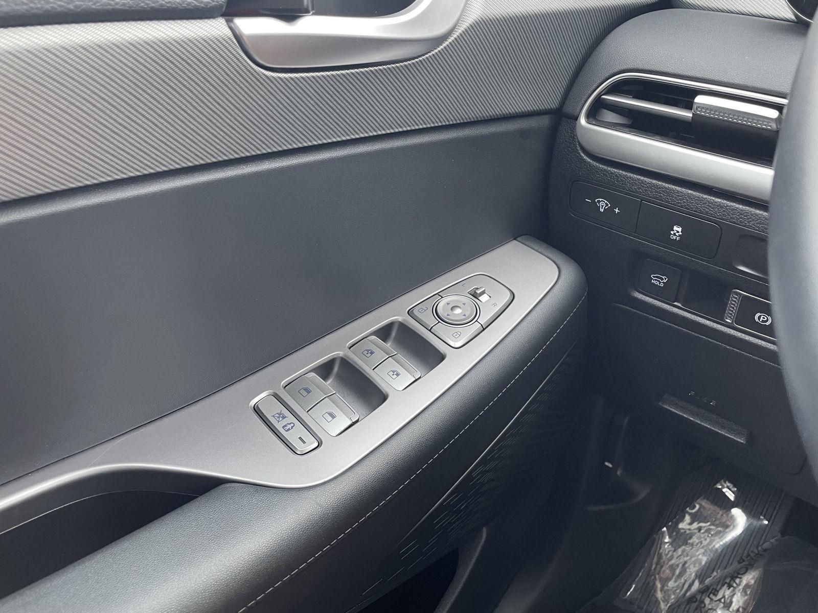 Vehicle photo 31