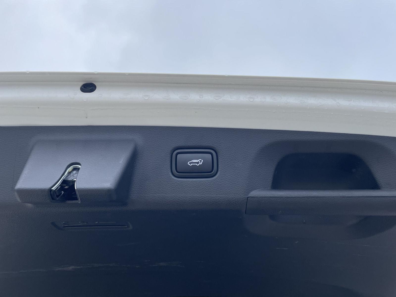 Vehicle photo 37