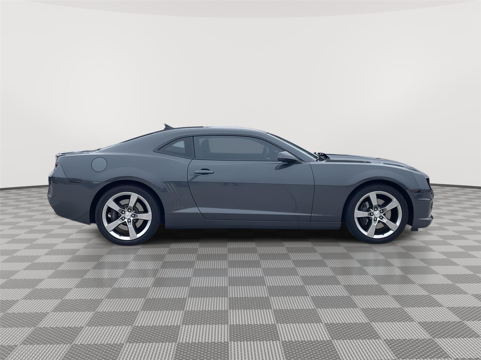 Vehicle photo 6