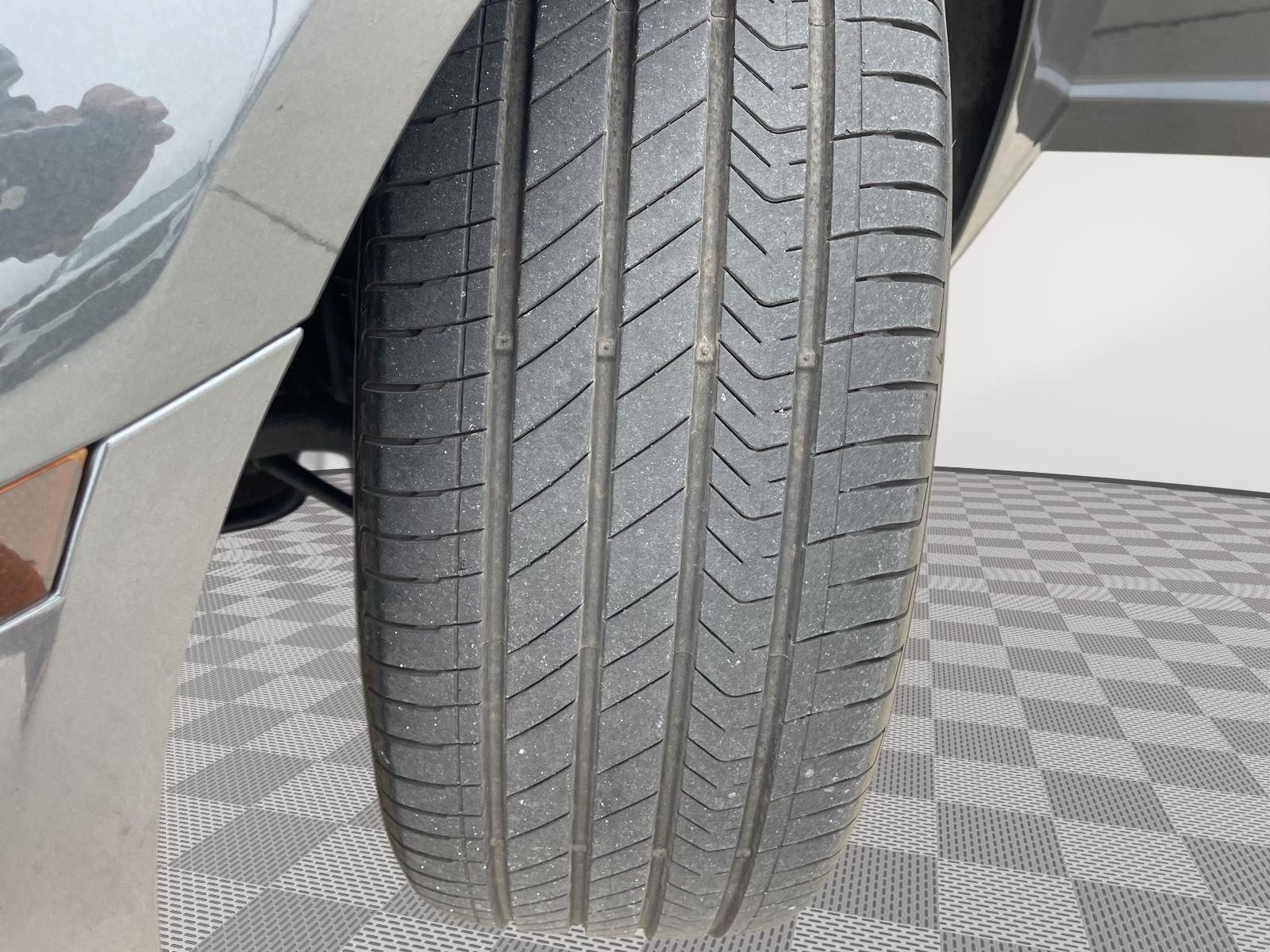 Vehicle photo 11