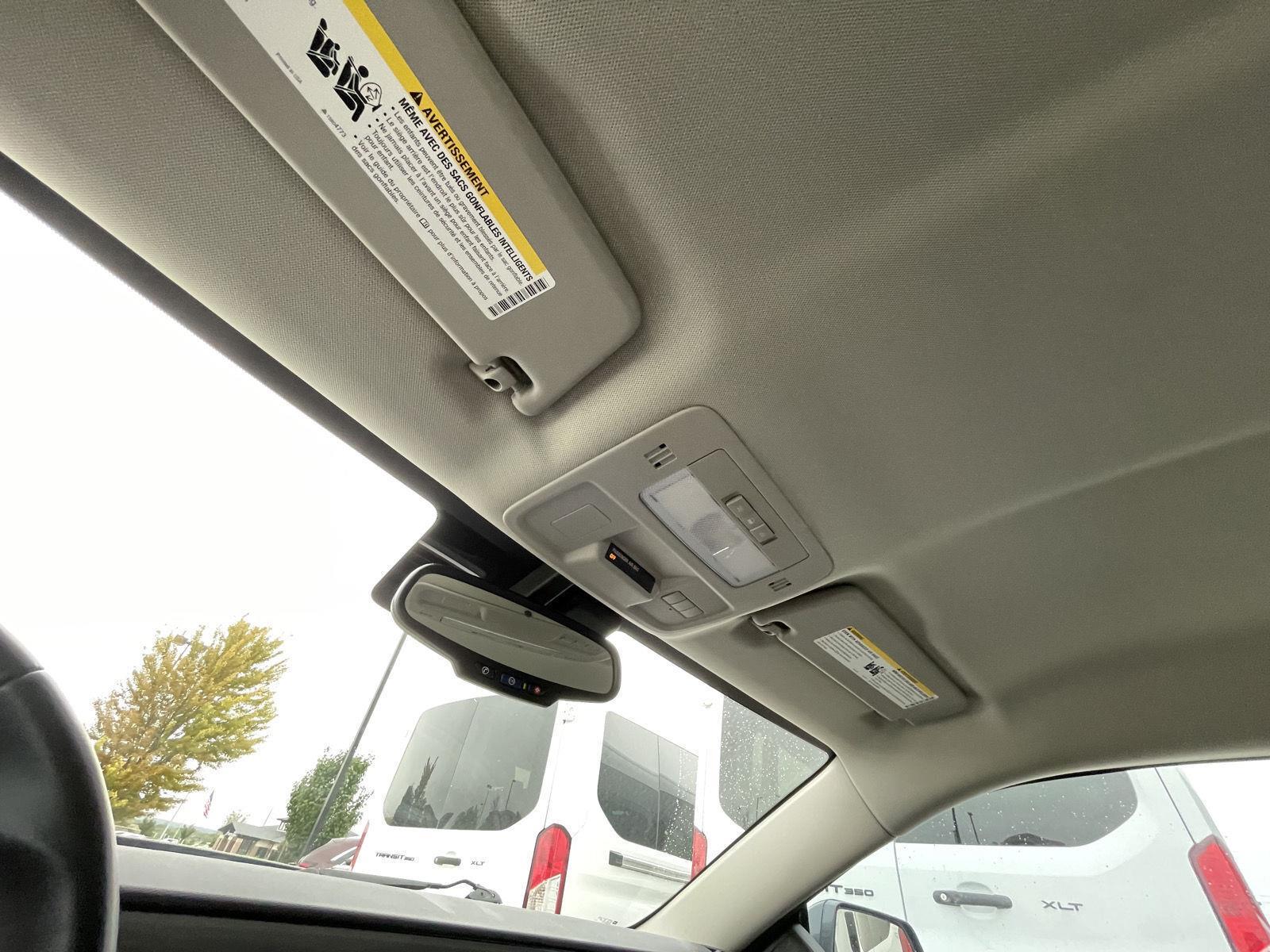 Vehicle photo 21