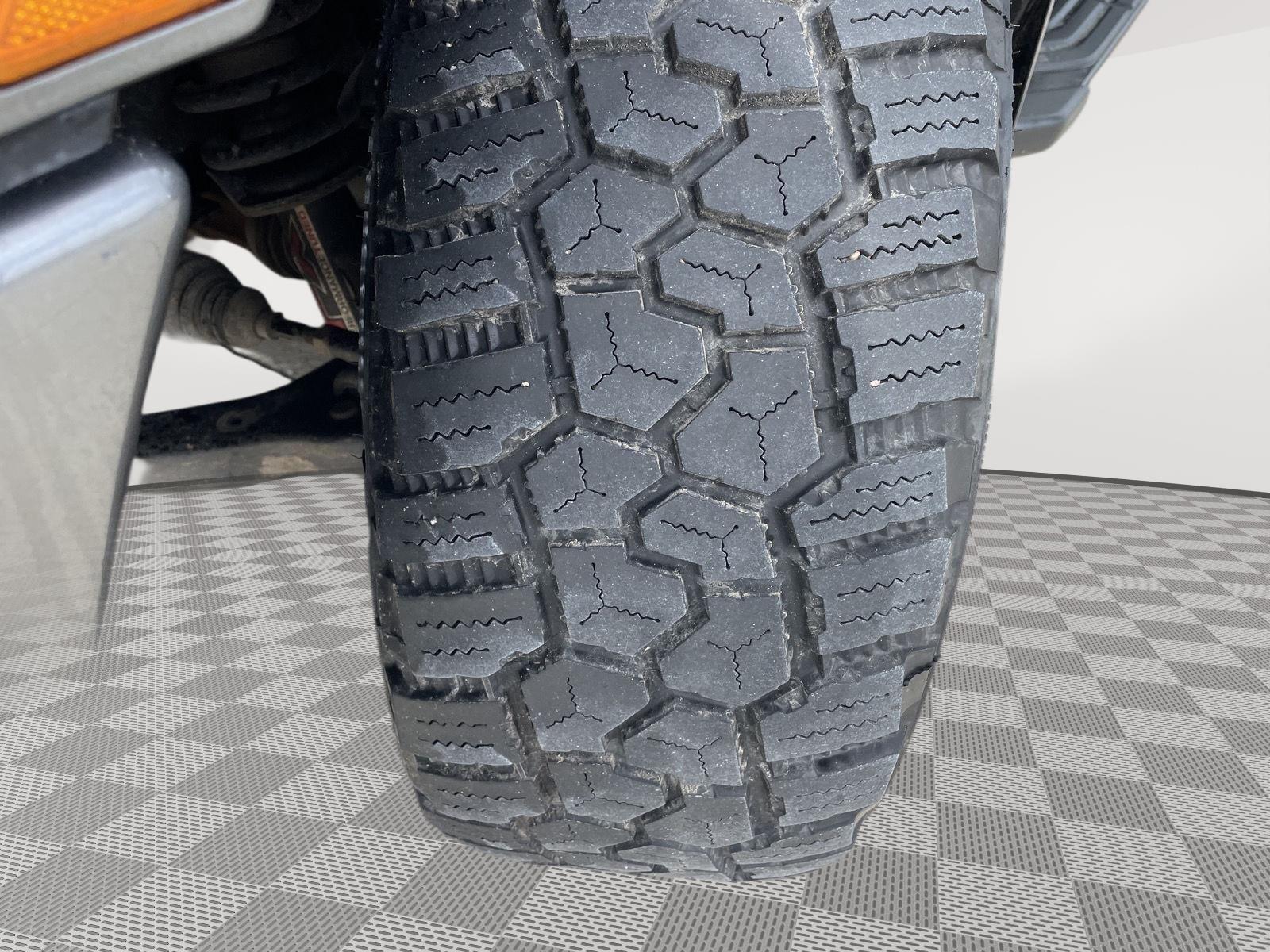 Vehicle photo 11