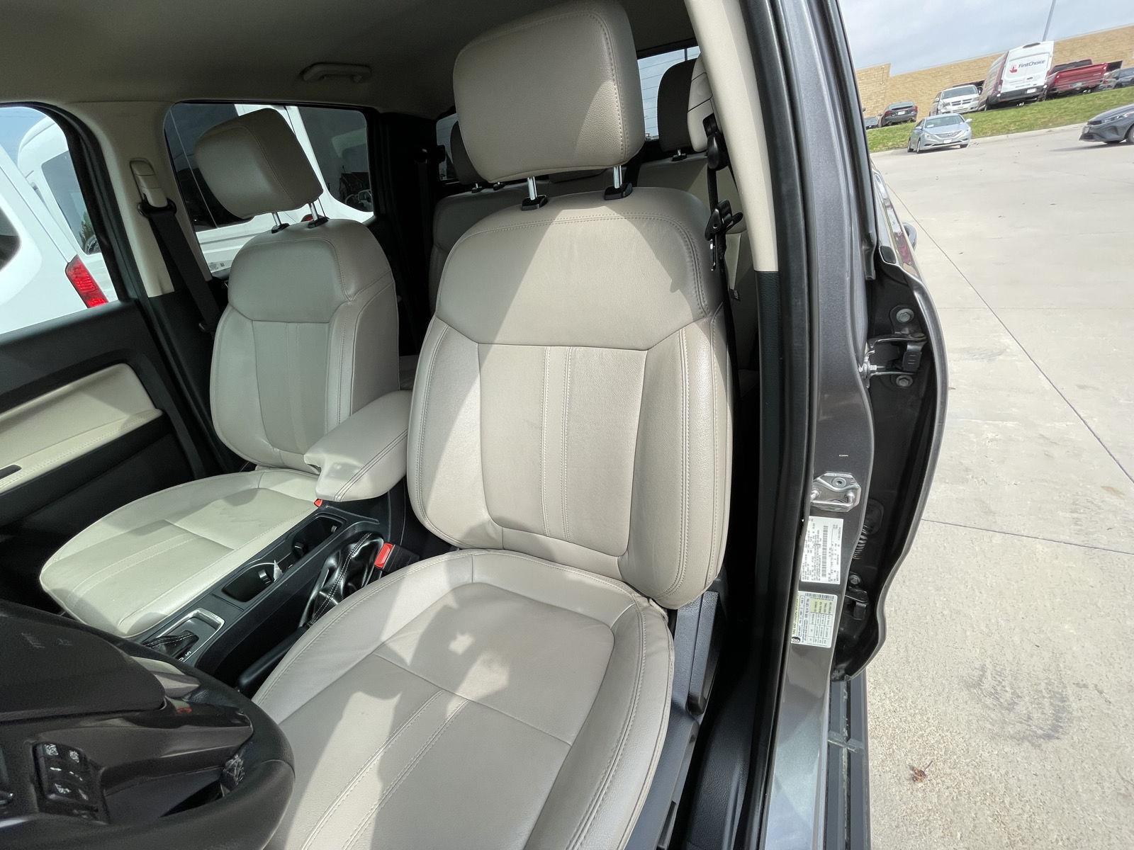 Vehicle photo 18