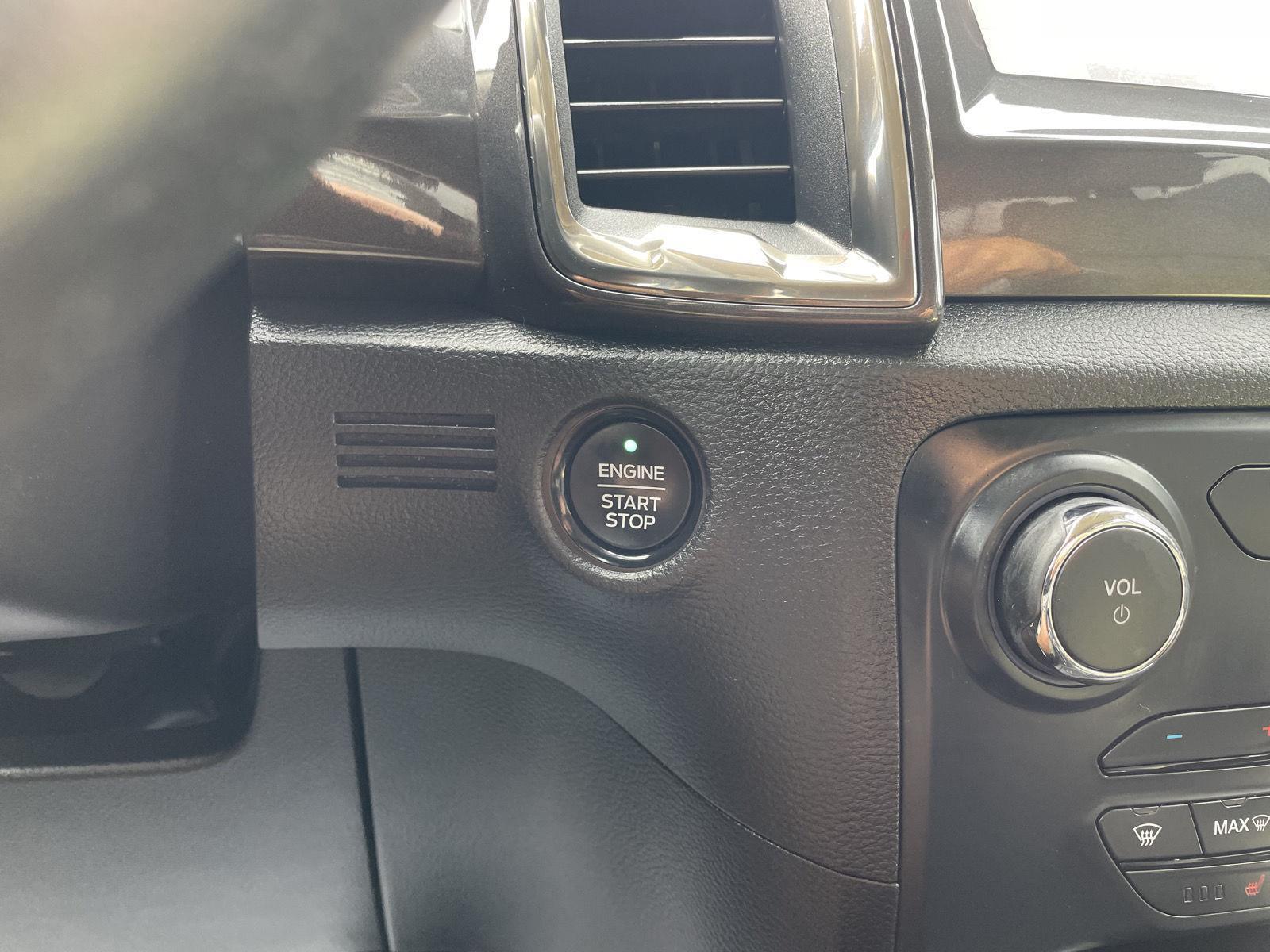 Vehicle photo 25