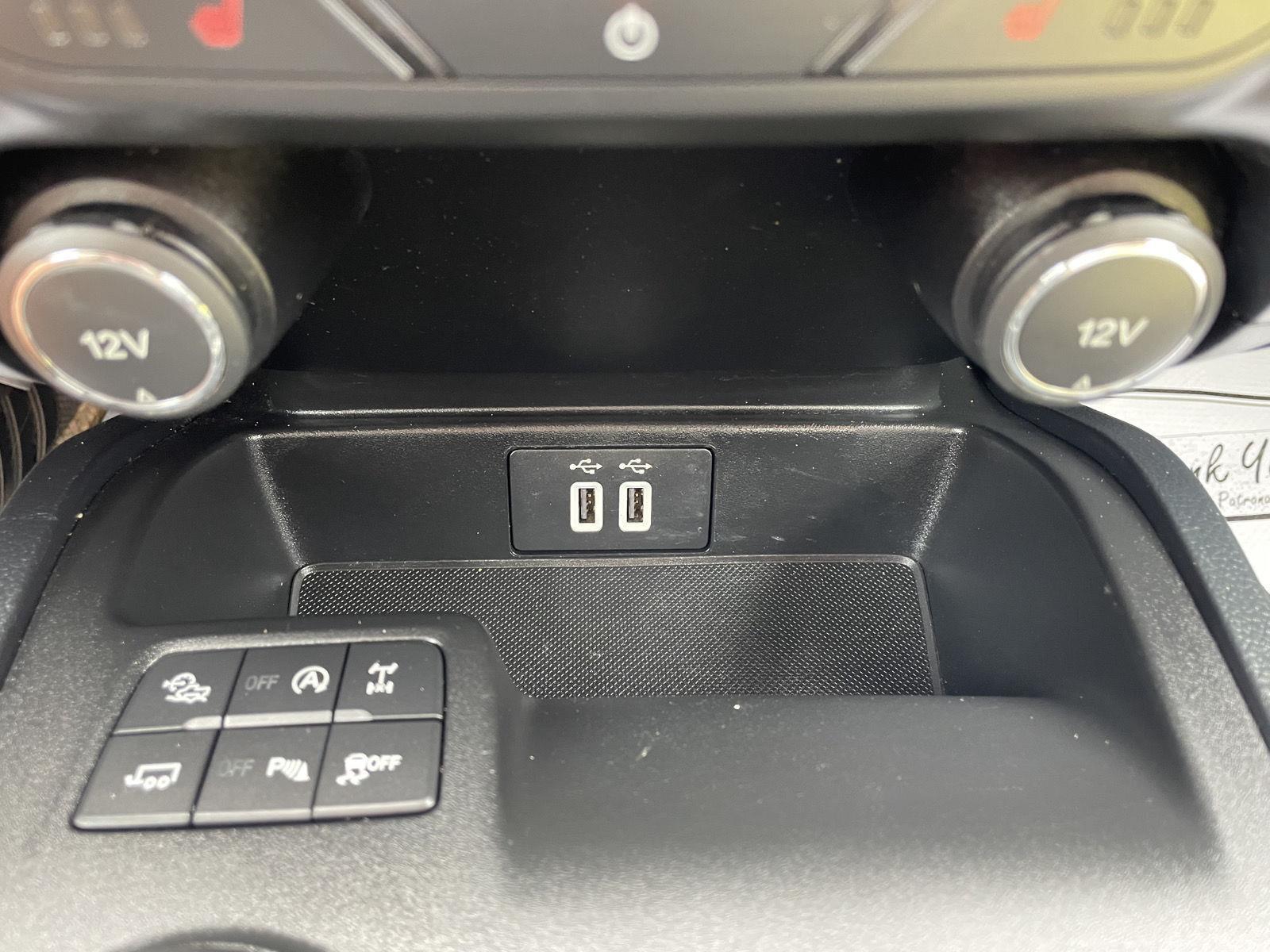 Vehicle photo 28