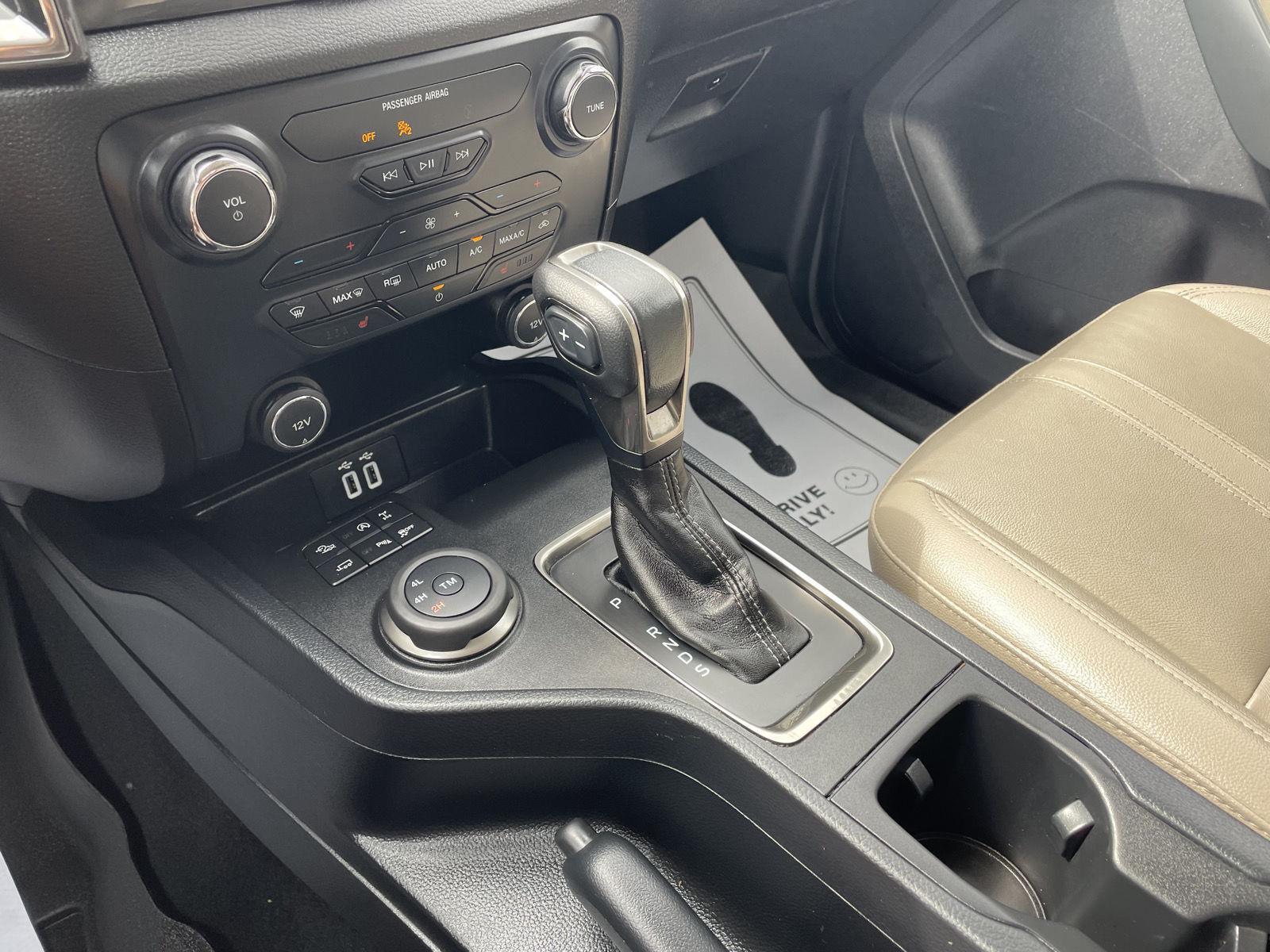 Vehicle photo 30