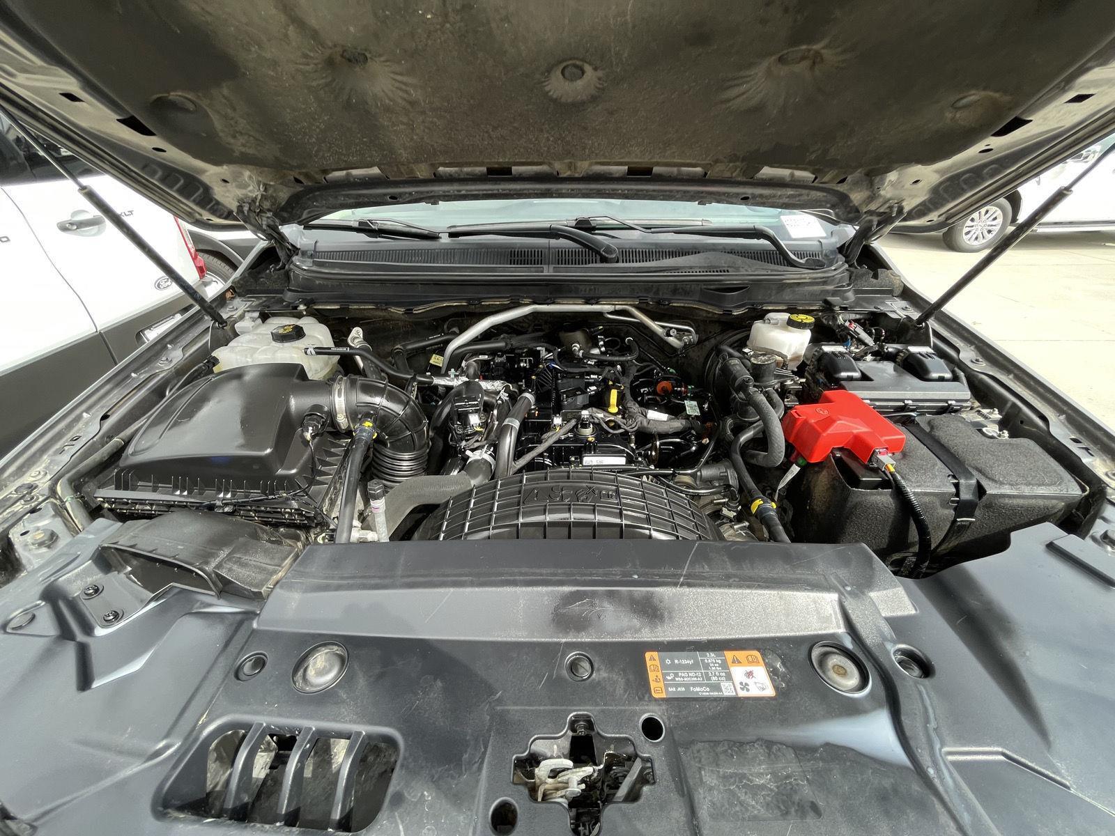 Vehicle photo 34