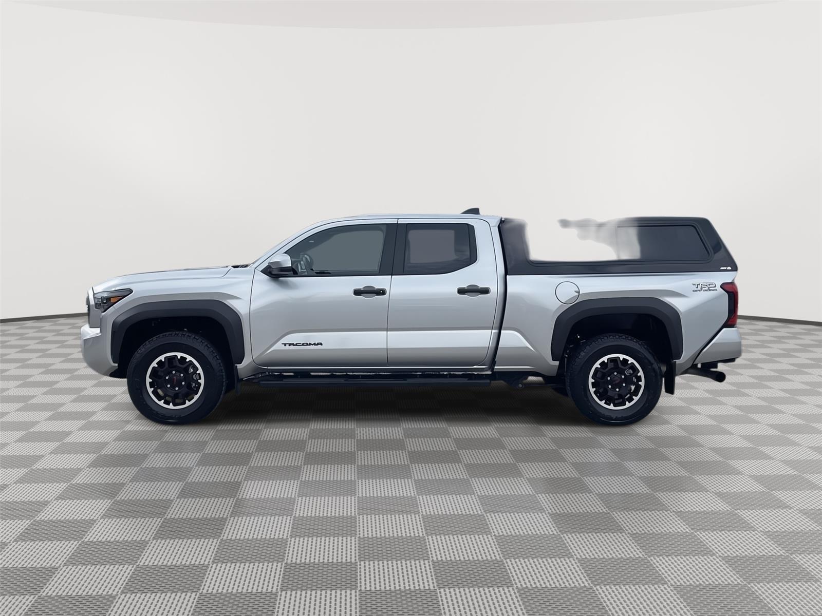 Vehicle photo 2