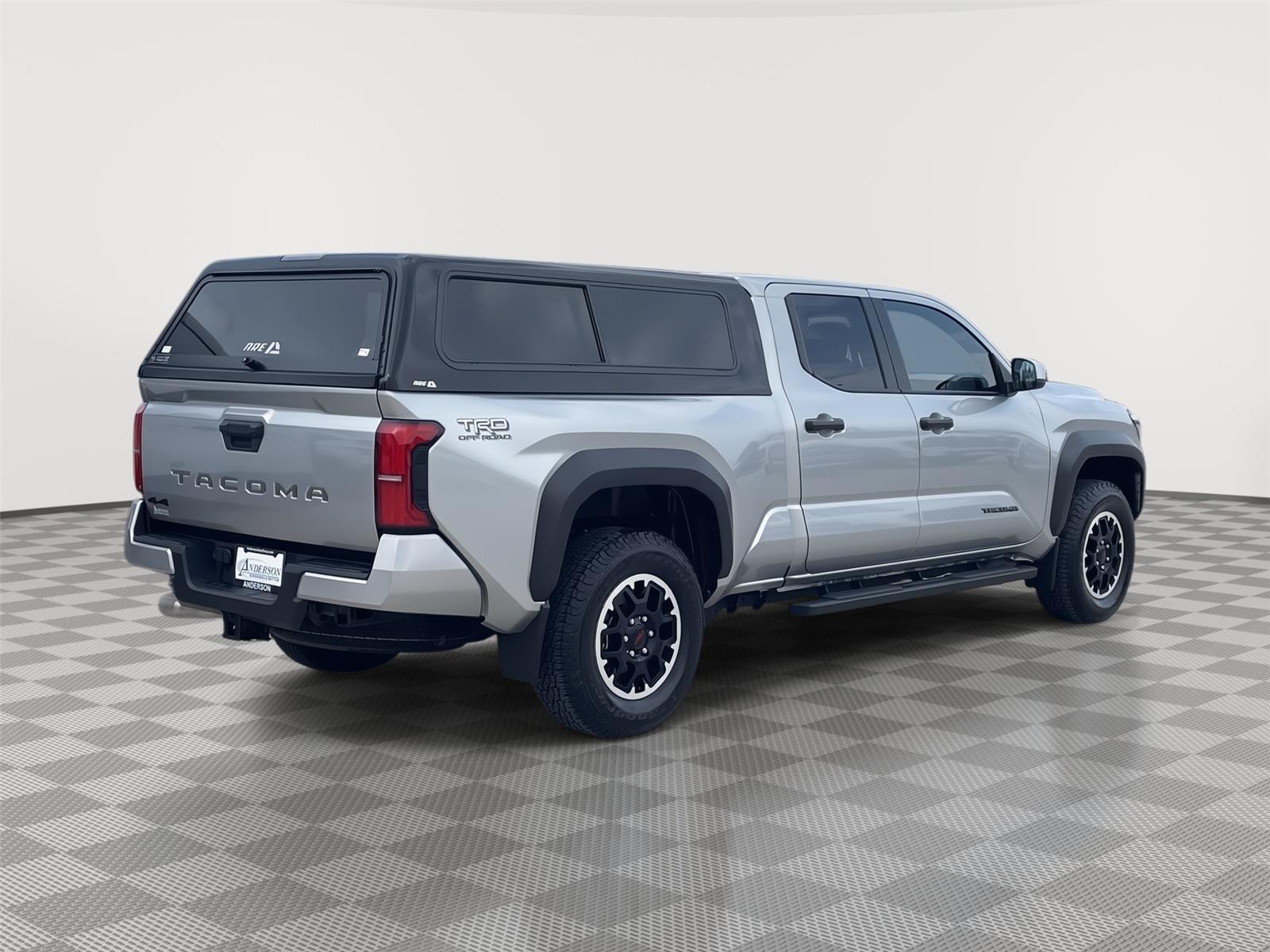 Vehicle photo 7