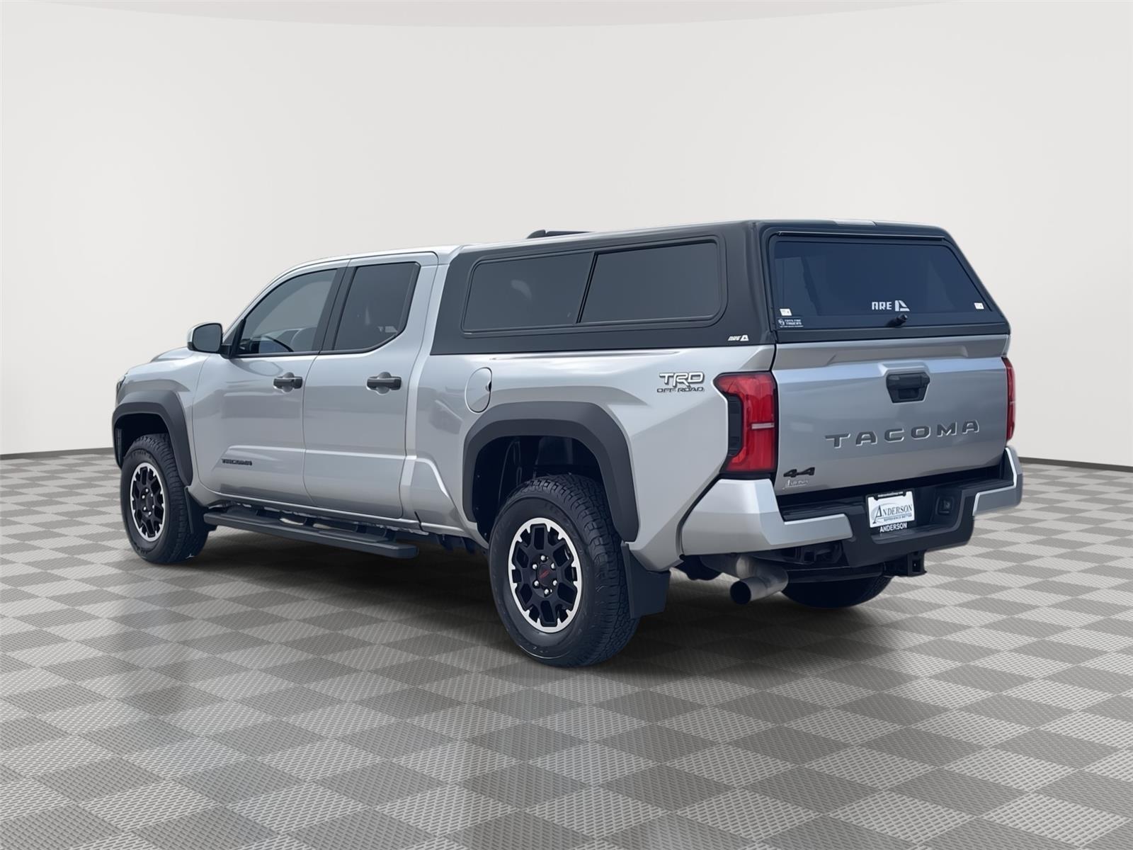 Vehicle photo 9