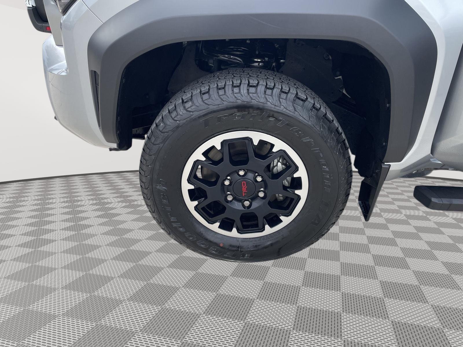 Vehicle photo 10