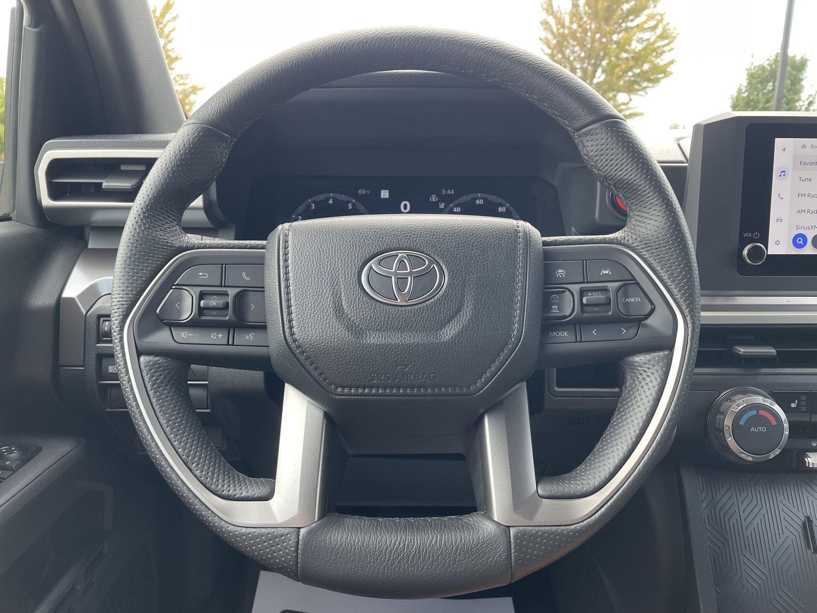 Vehicle photo 12