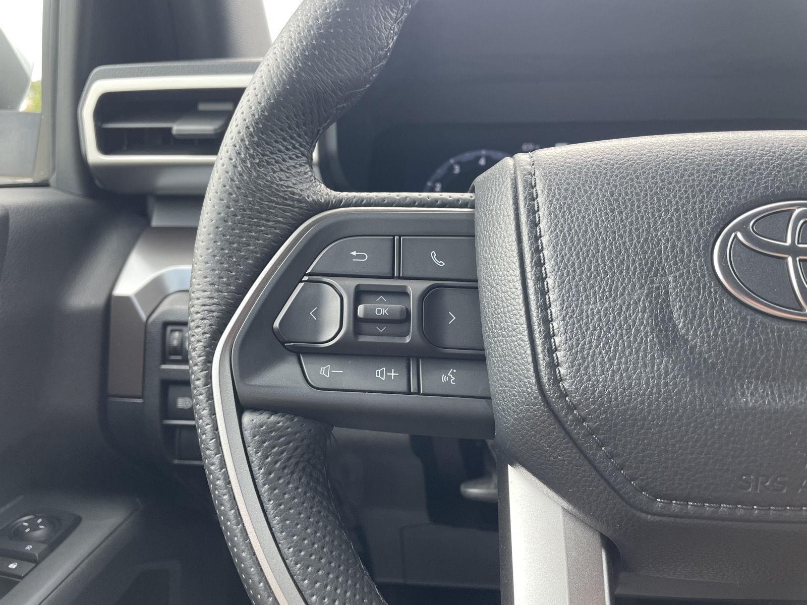 Vehicle photo 13