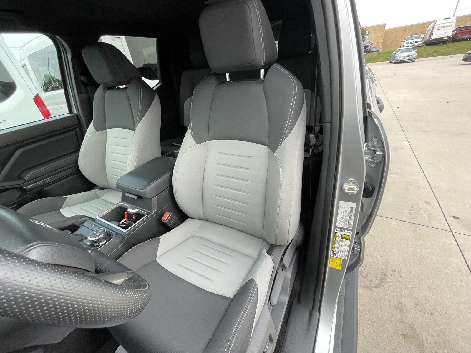 Vehicle photo 18