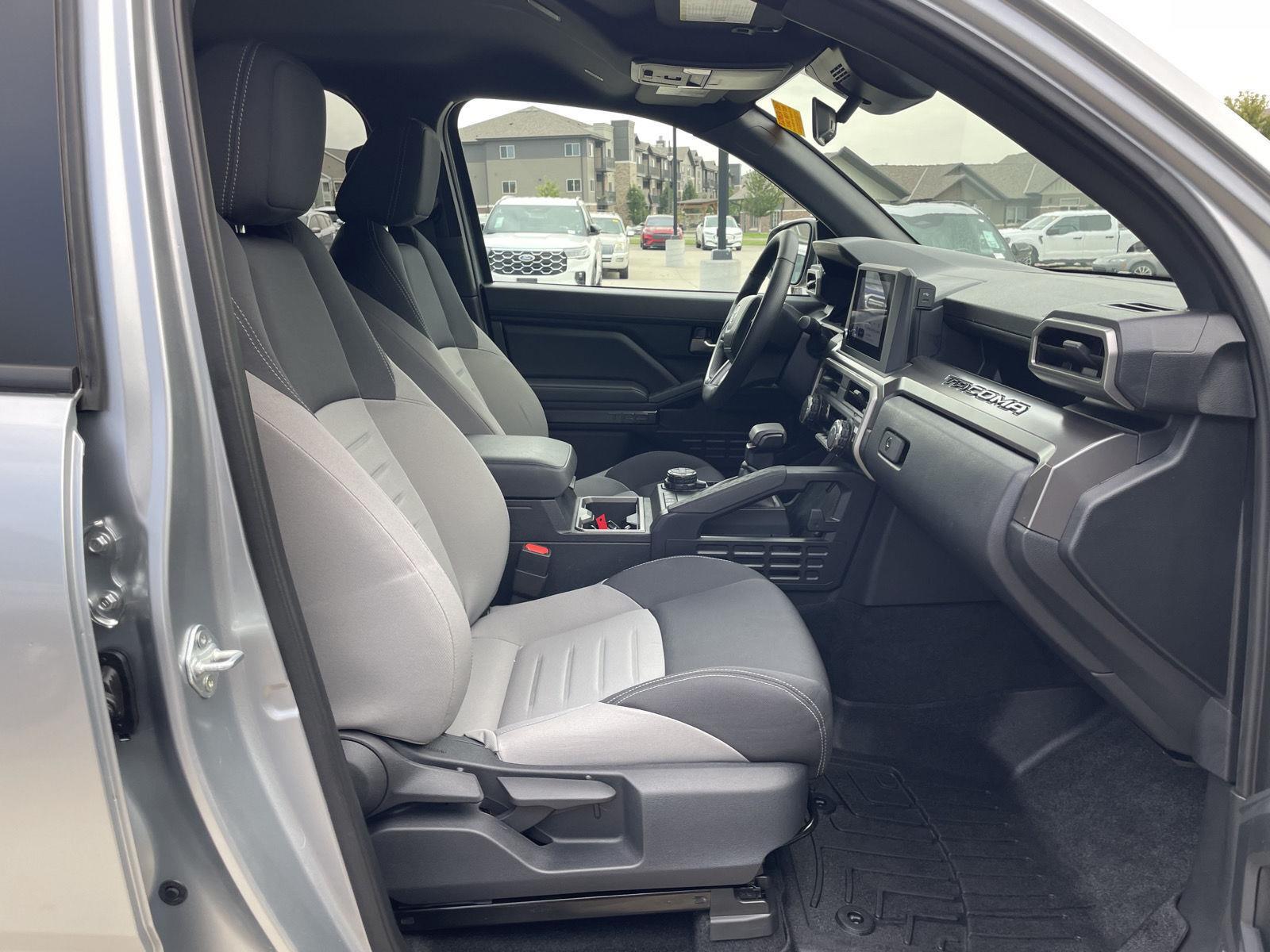 Vehicle photo 19