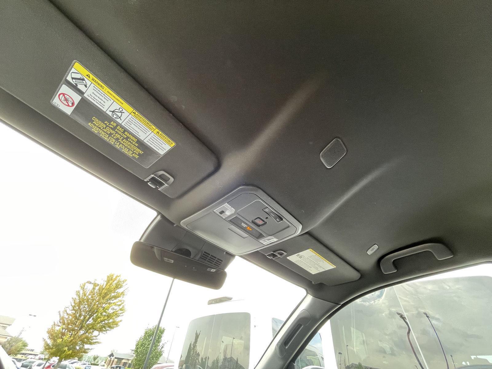 Vehicle photo 21