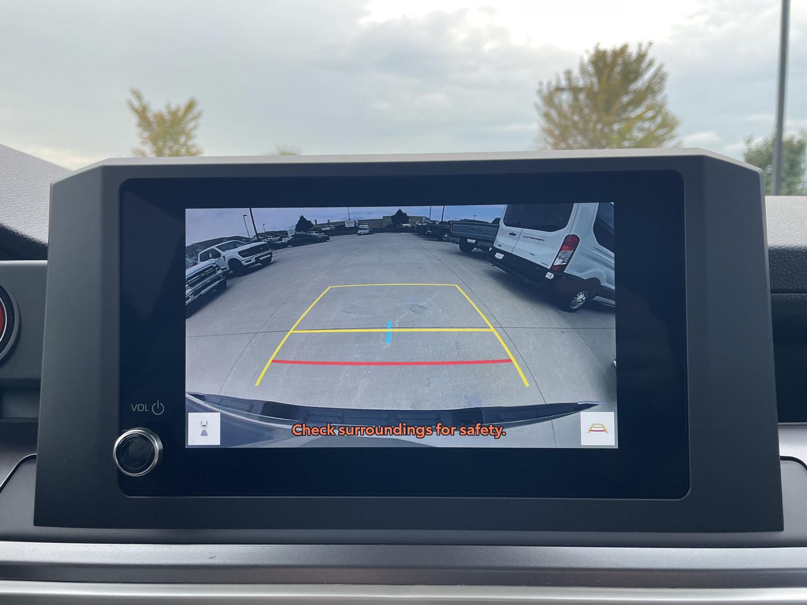 Vehicle photo 23