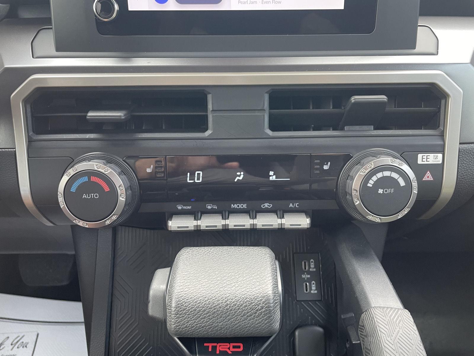 Vehicle photo 25