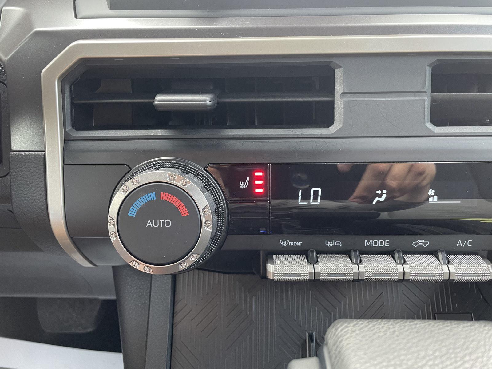Vehicle photo 26