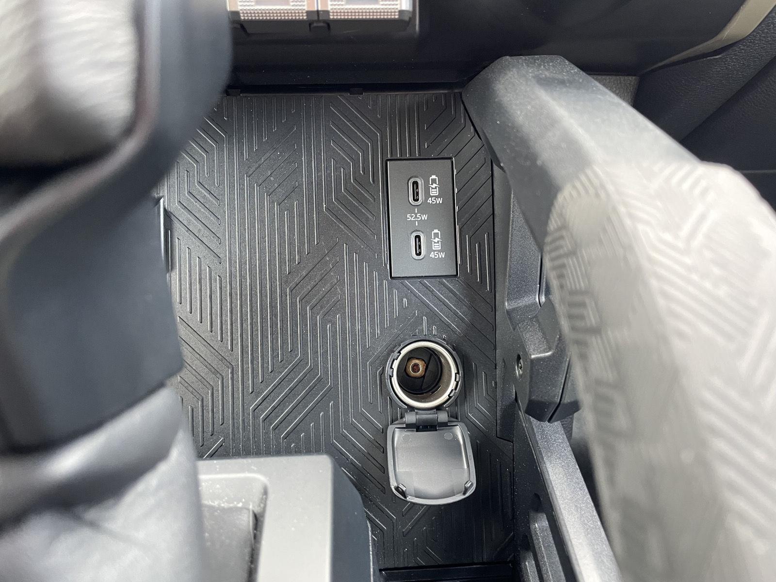 Vehicle photo 27
