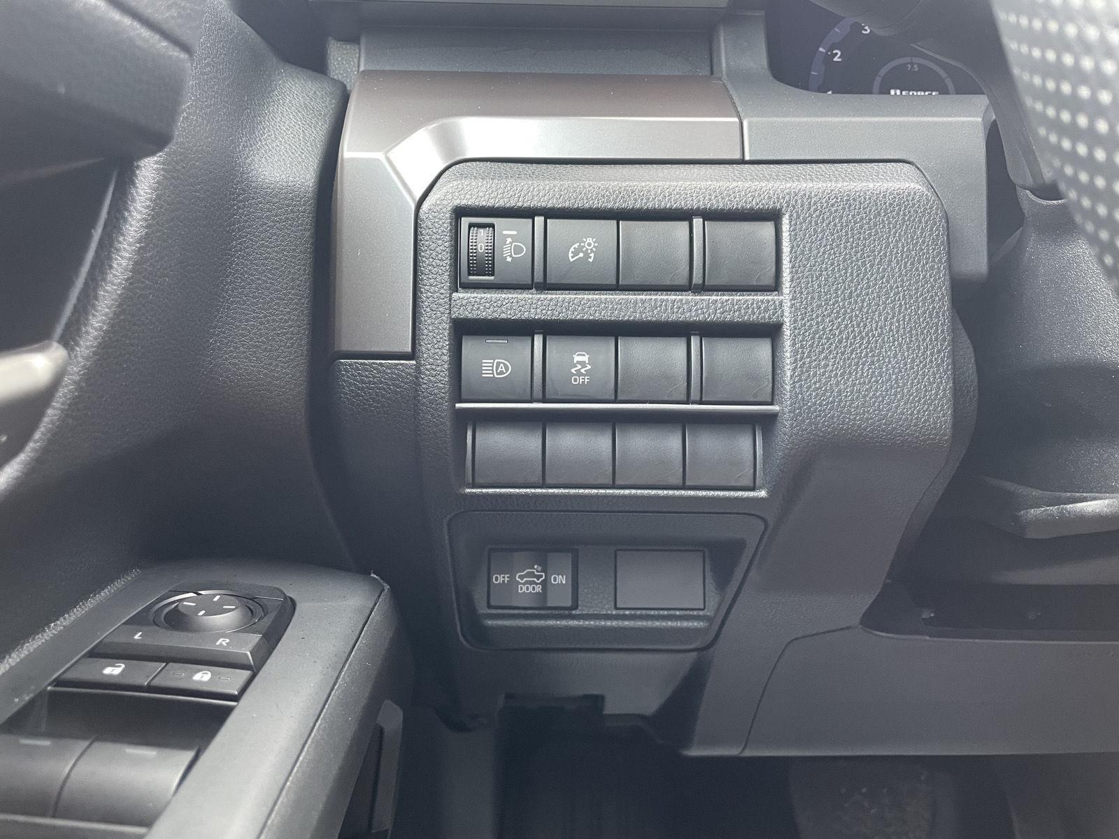 Vehicle photo 29