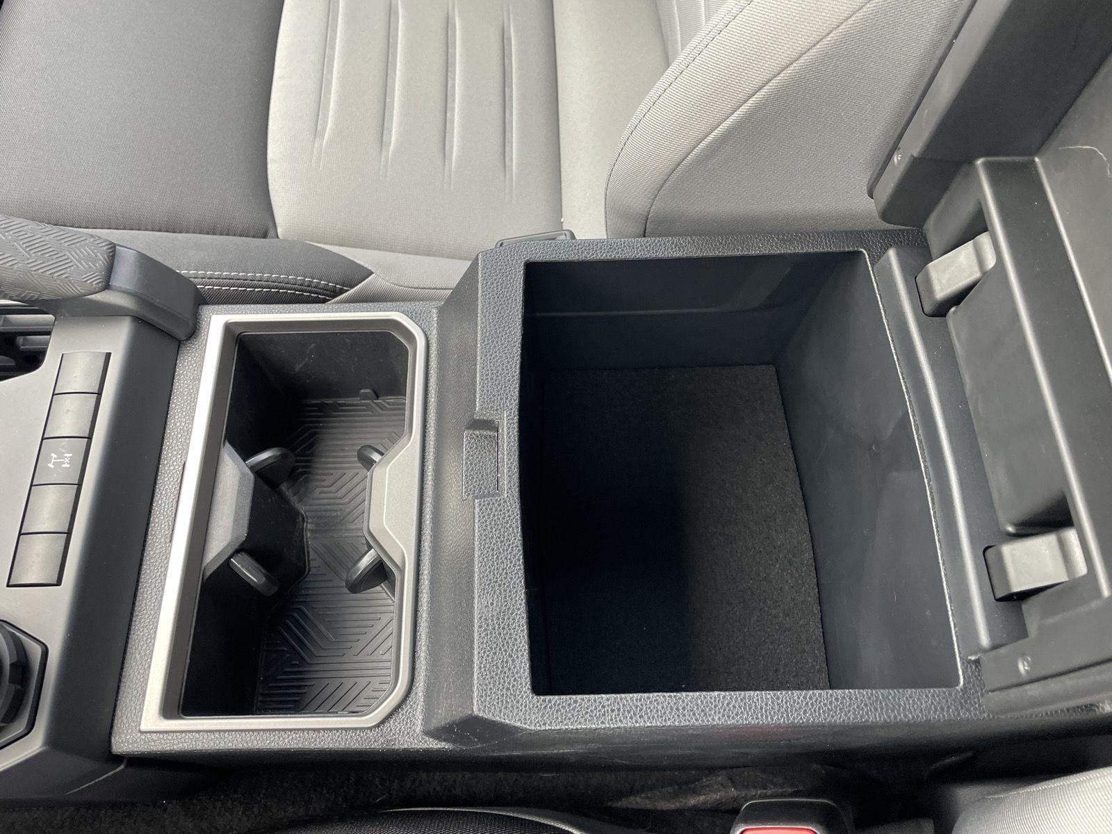 Vehicle photo 31