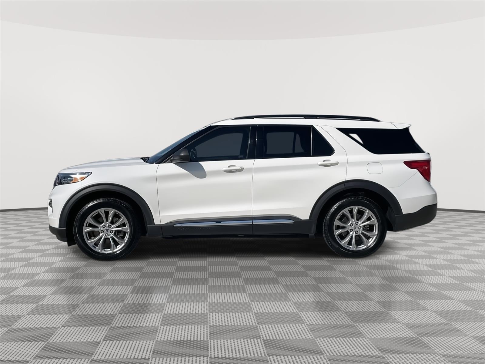 Vehicle photo 2