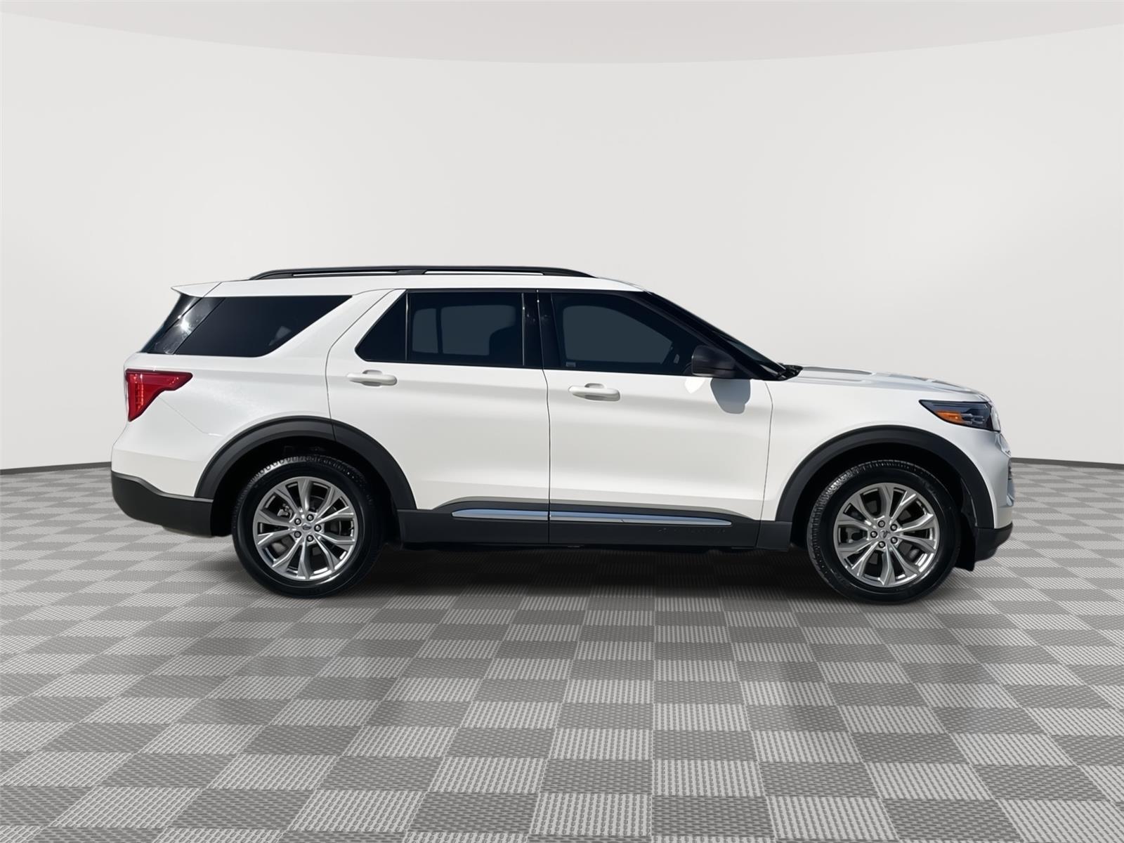 Vehicle photo 6