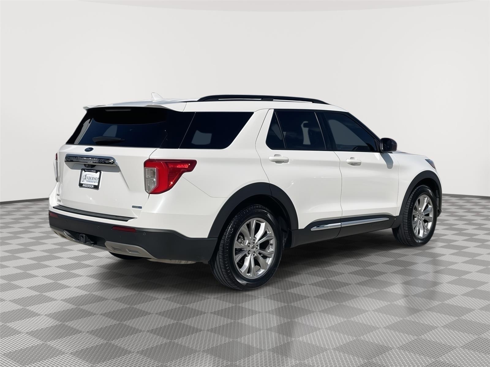 Vehicle photo 7