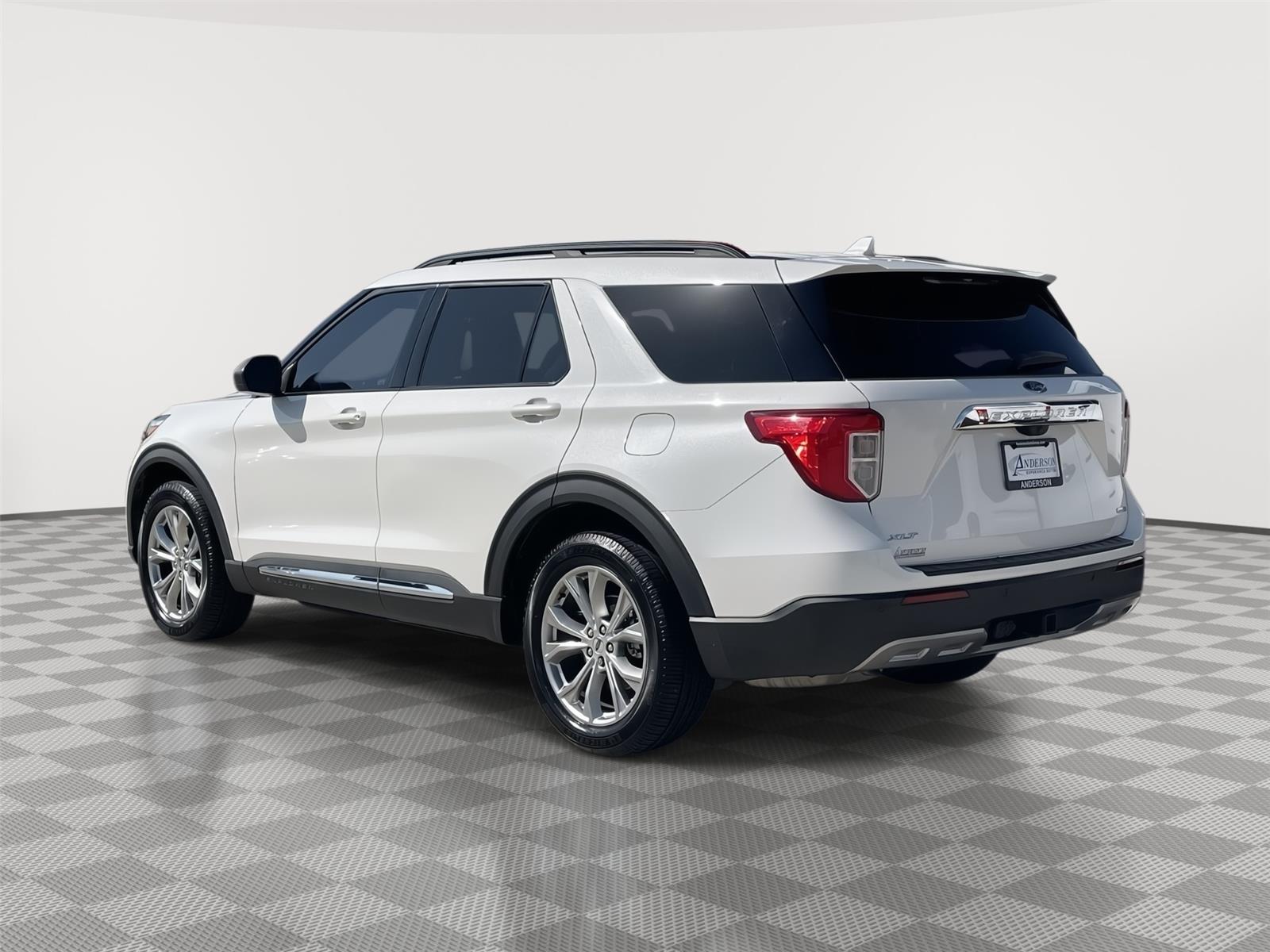 Vehicle photo 9