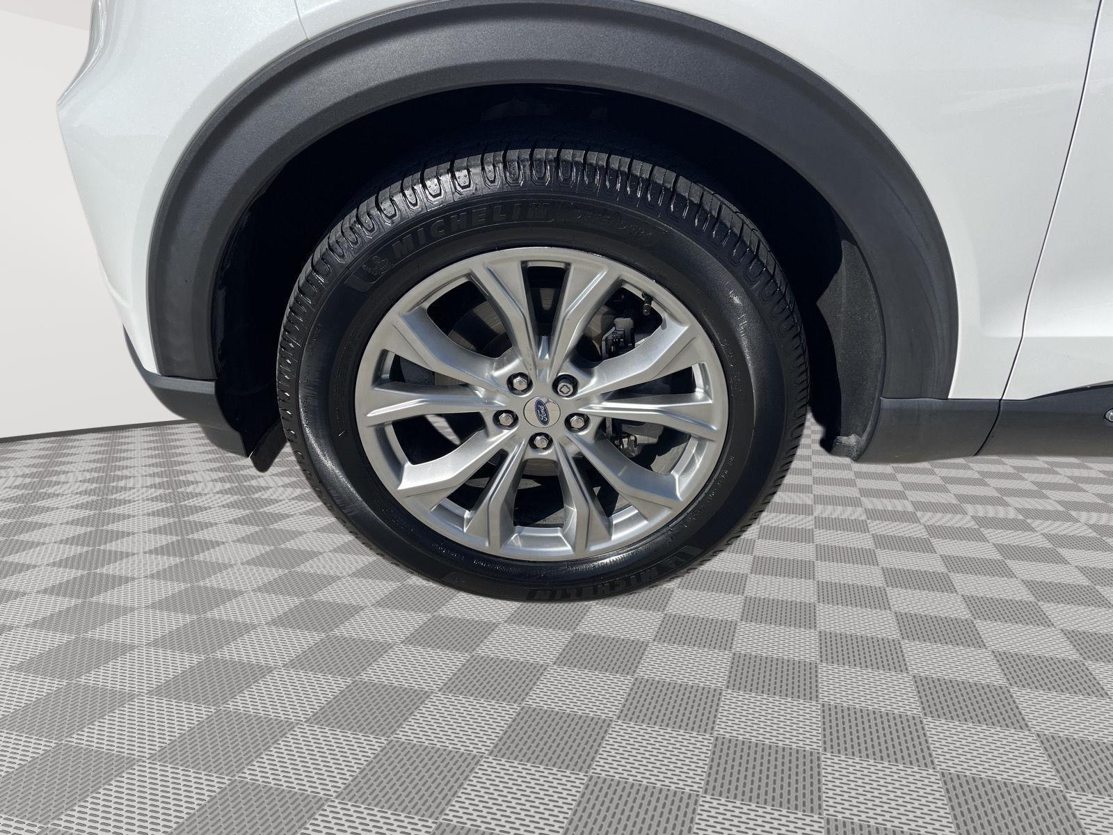 Vehicle photo 10