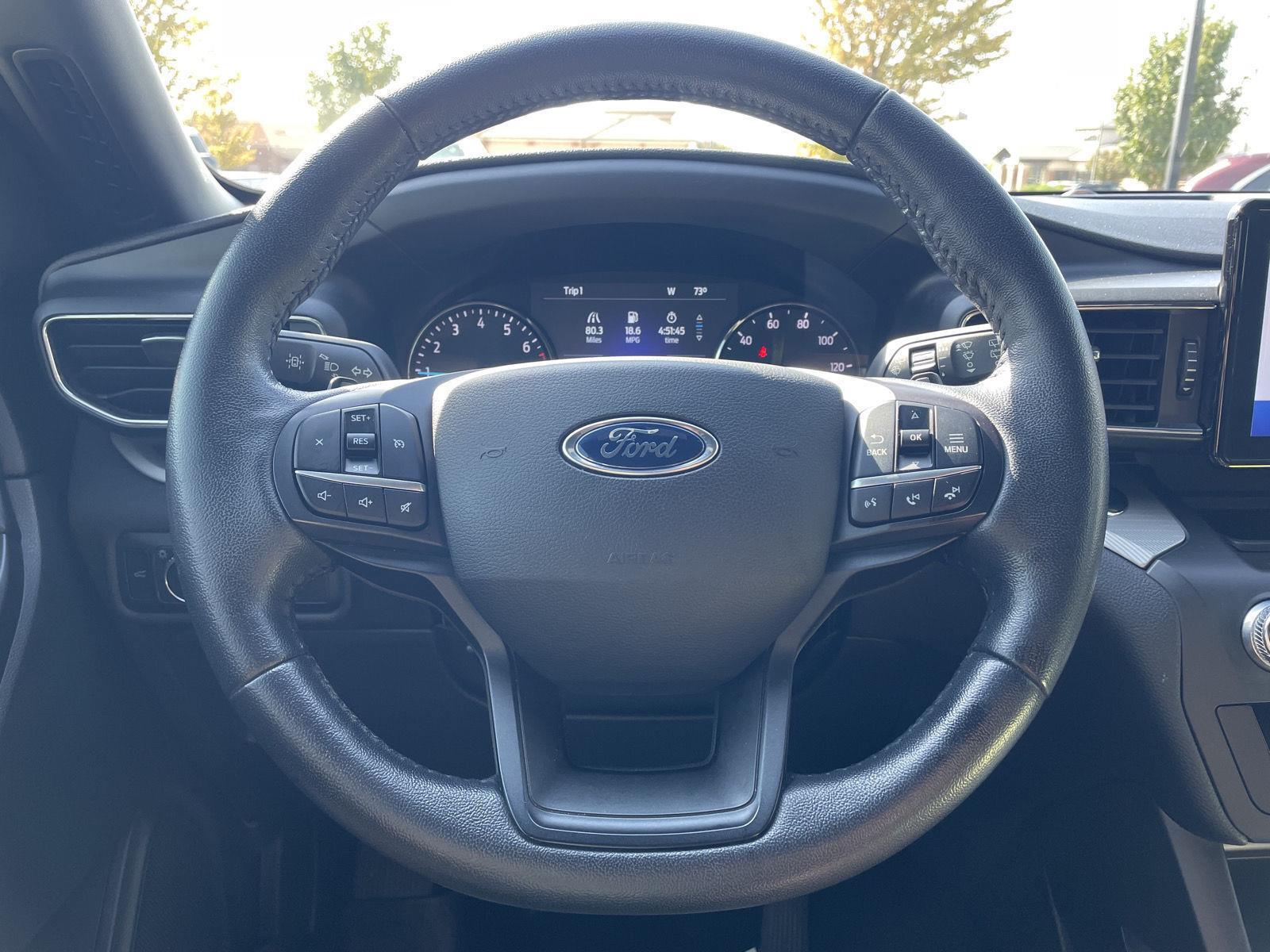 Vehicle photo 12
