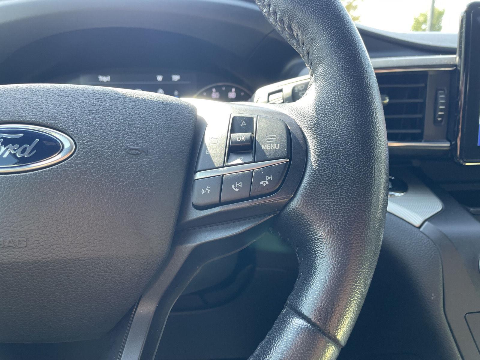 Vehicle photo 14