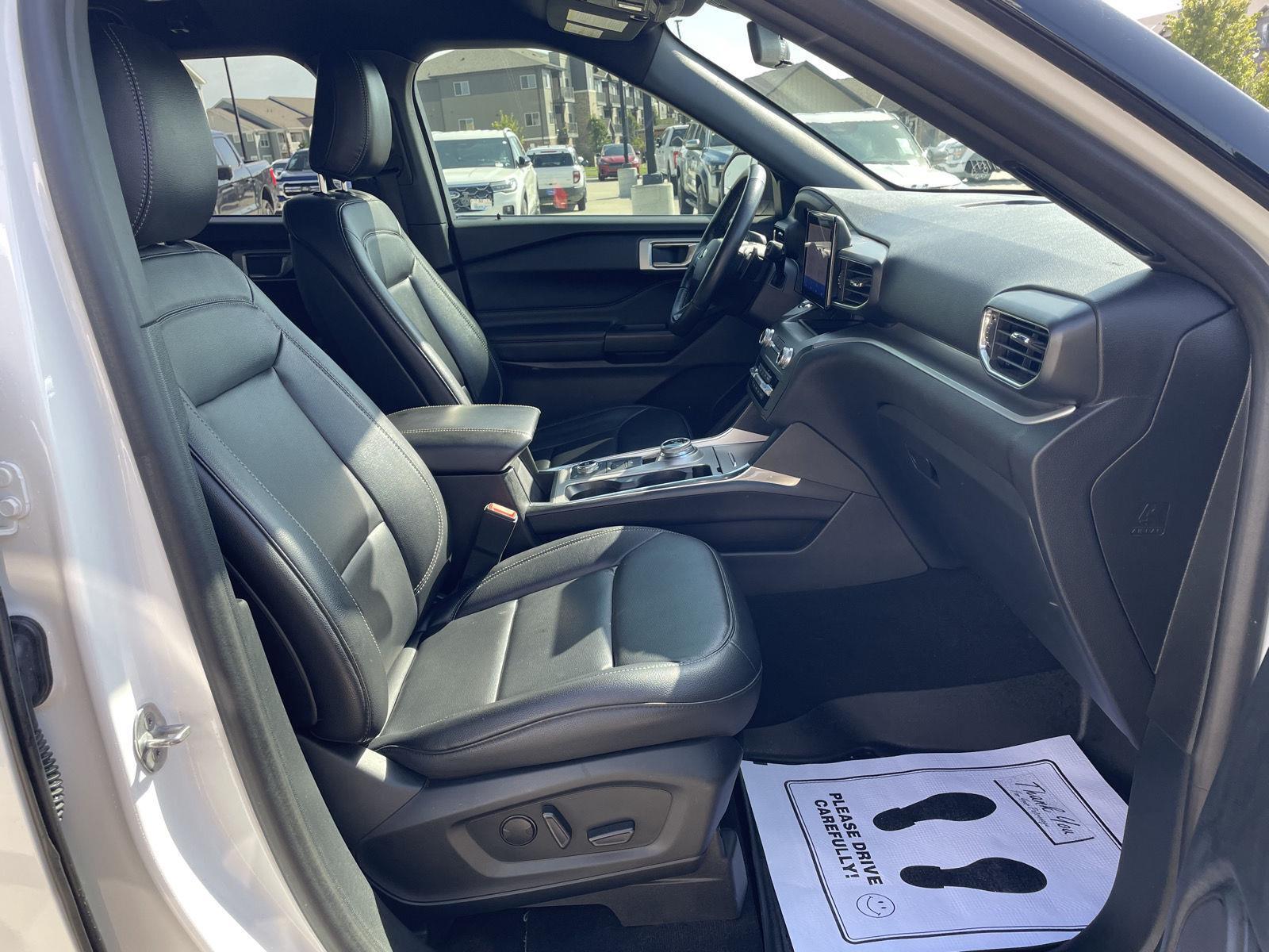Vehicle photo 19