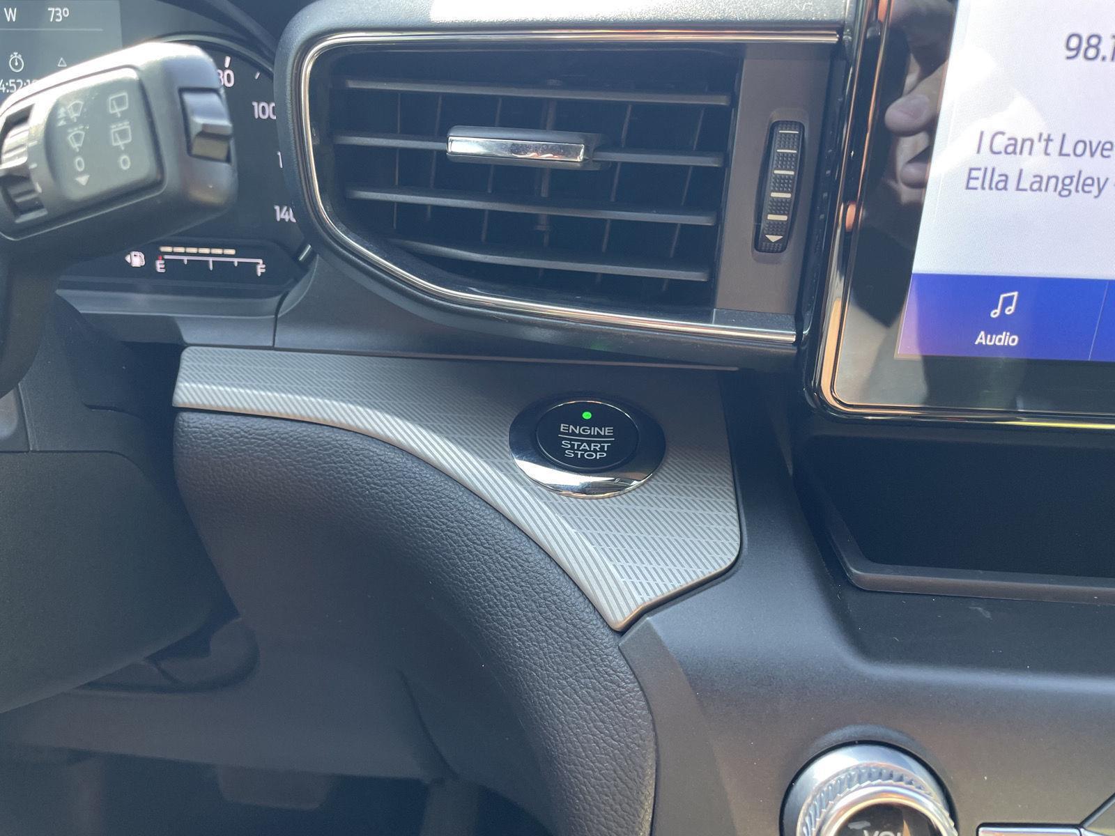 Vehicle photo 25