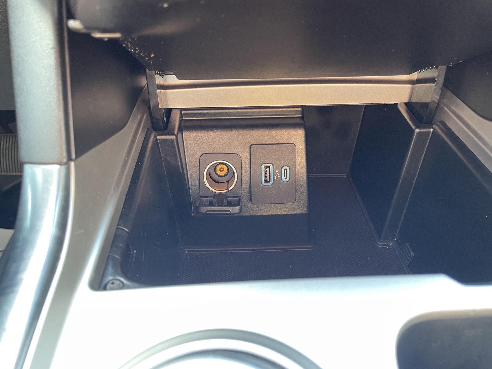 Vehicle photo 27