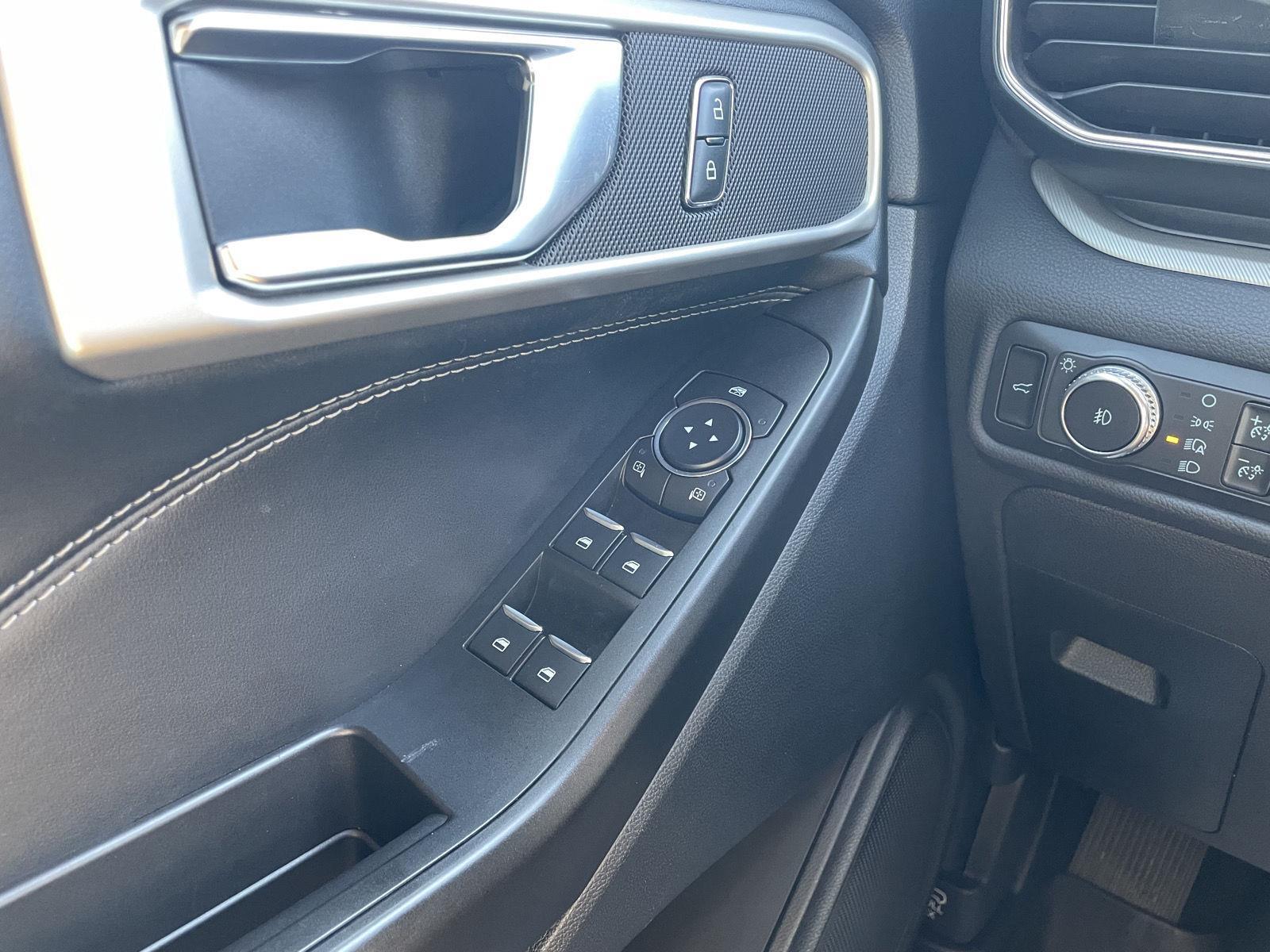 Vehicle photo 28