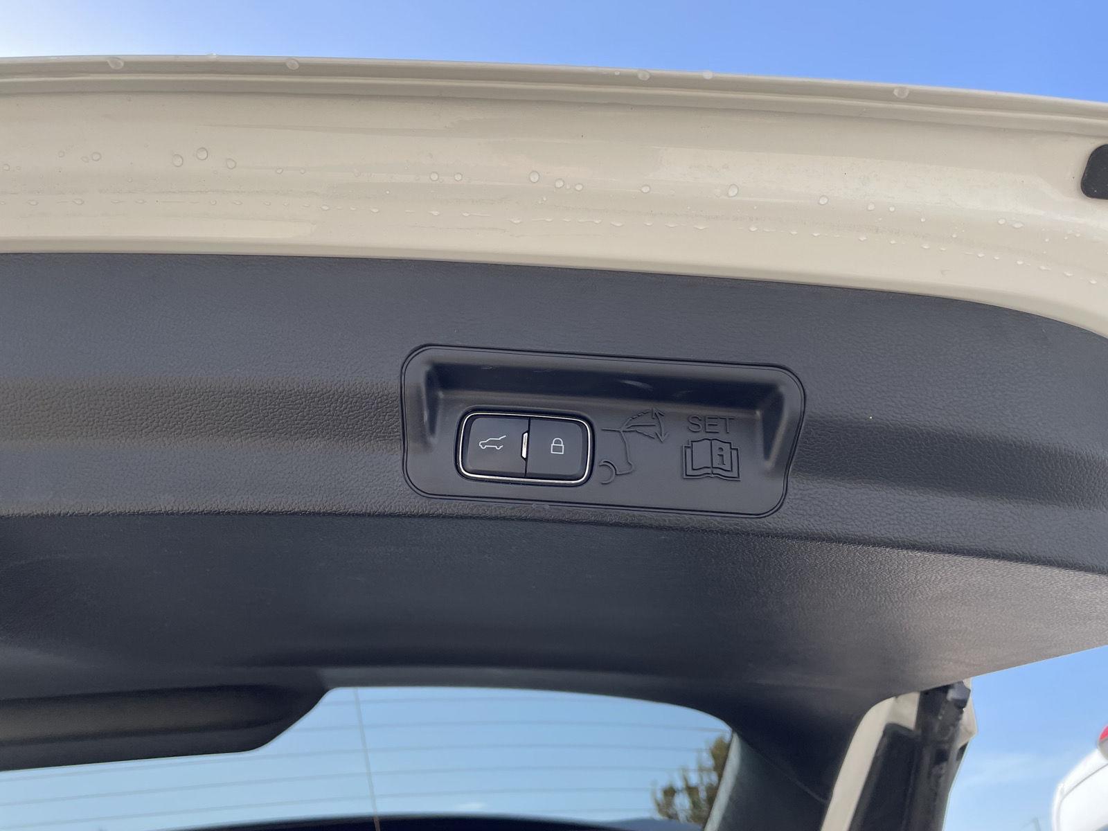 Vehicle photo 35
