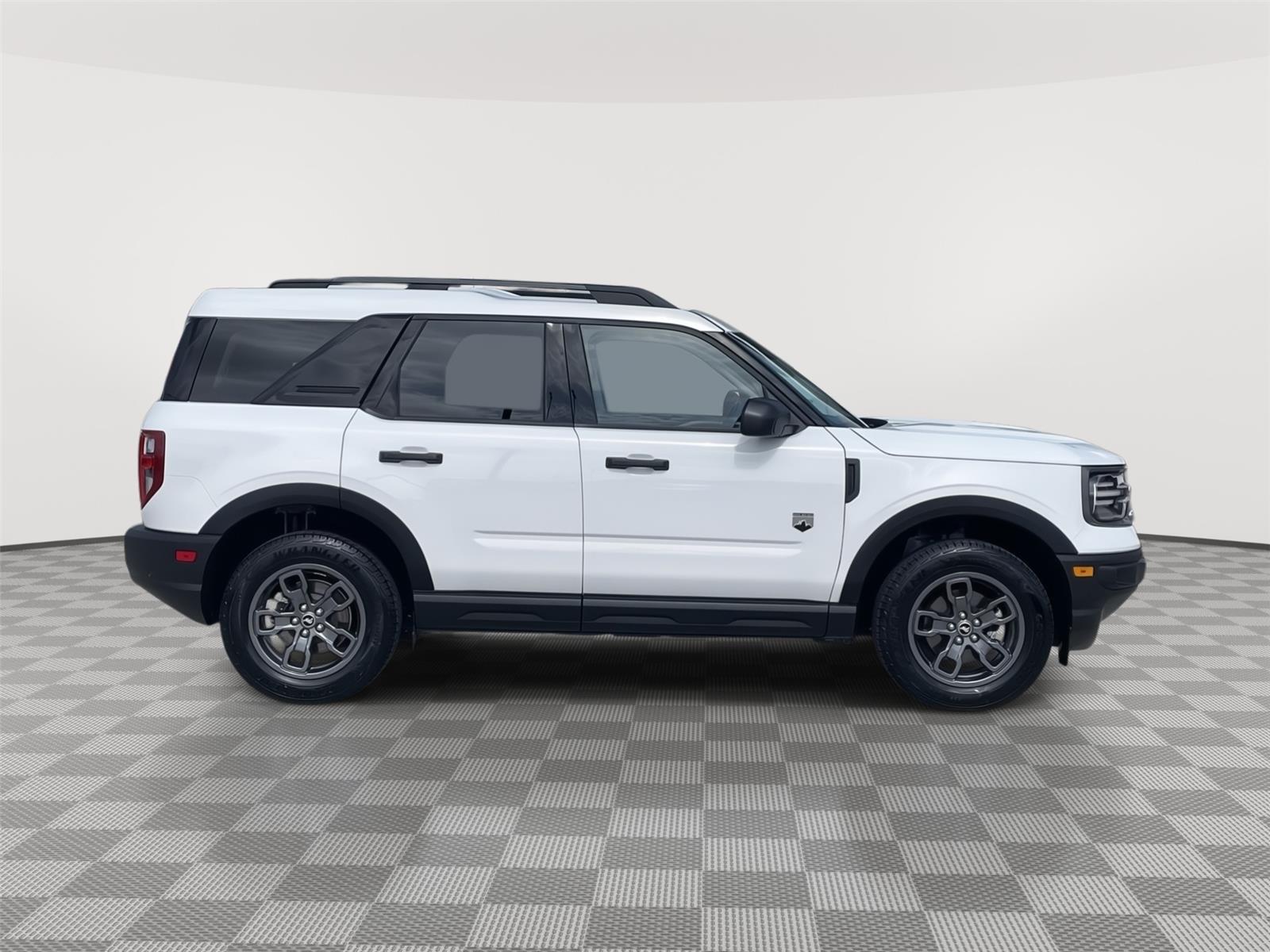 Vehicle photo 6